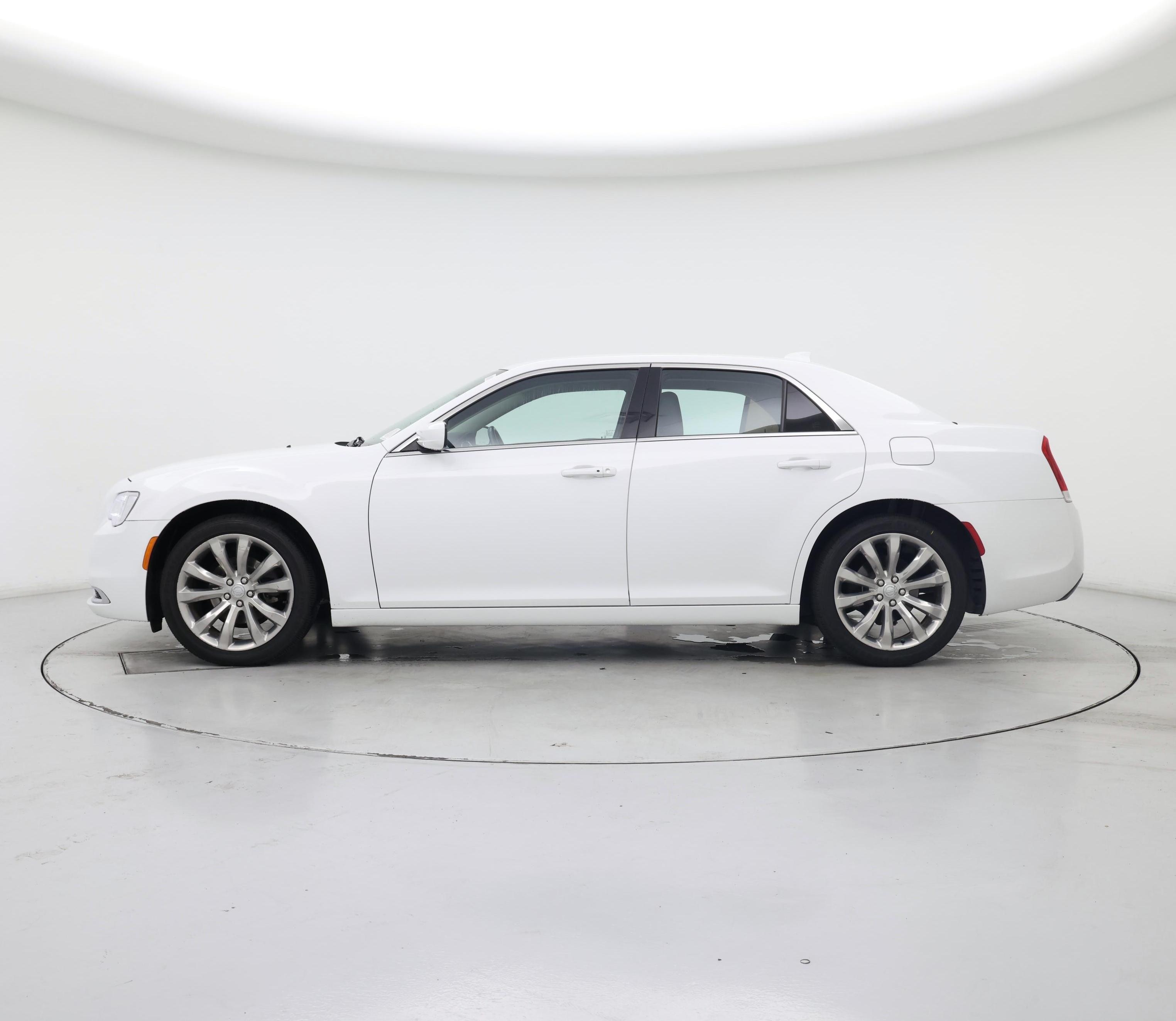 Thumbnail: 2018 Chrysler 300 - 3
