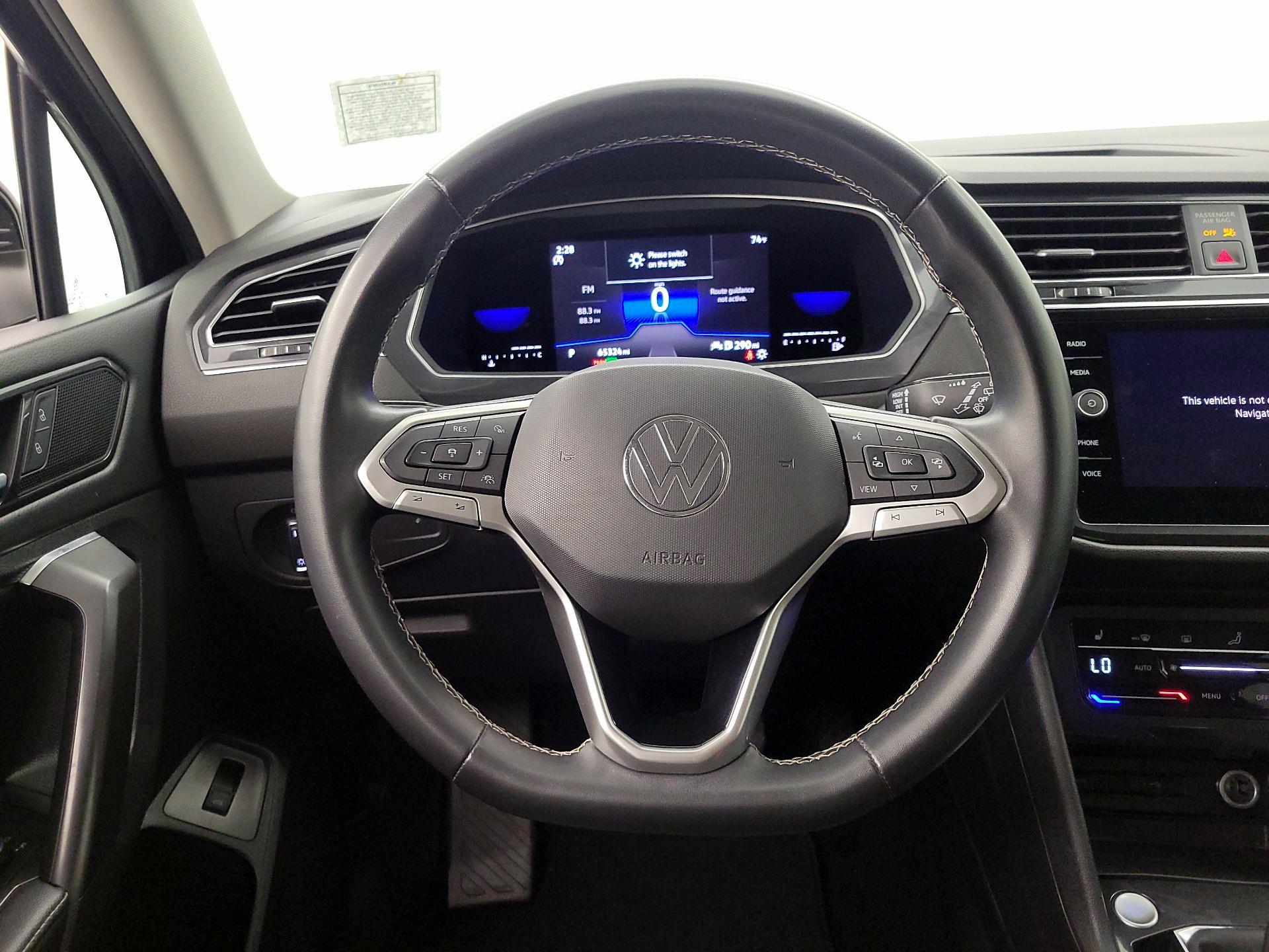 Thumbnail: 2022 Volkswagen Tiguan - 10