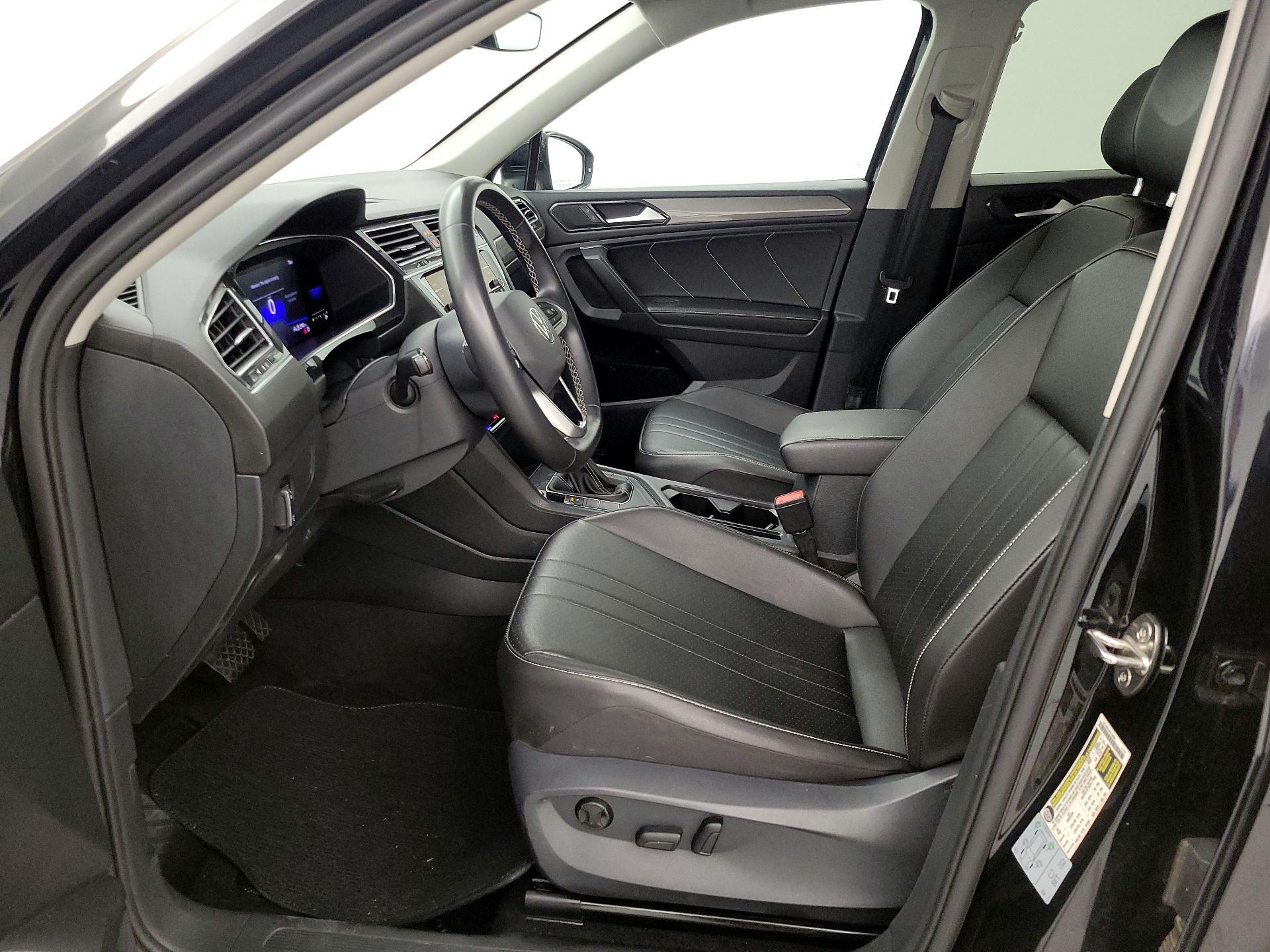 Thumbnail: 2022 Volkswagen Tiguan - 11