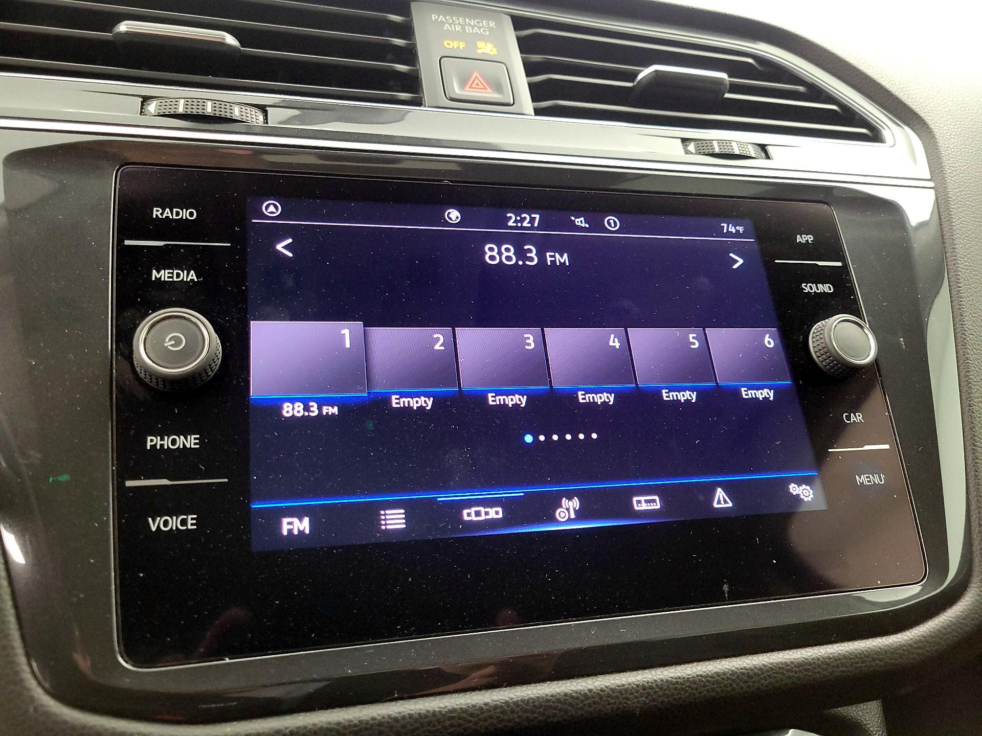 Thumbnail: 2022 Volkswagen Tiguan - 15