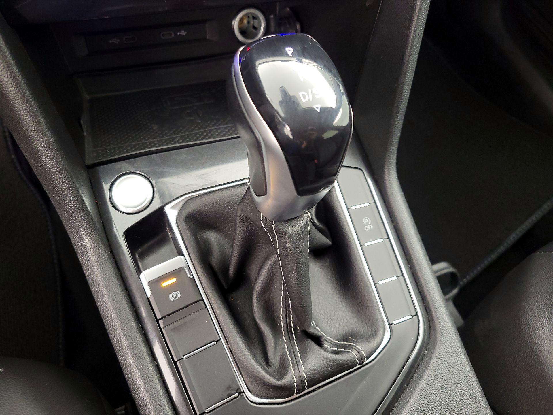 Thumbnail: 2022 Volkswagen Tiguan - 17