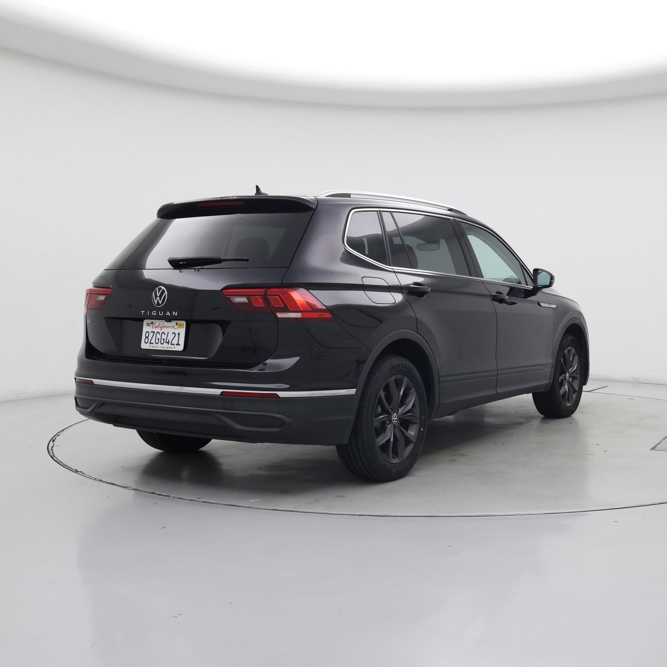 Thumbnail: 2022 Volkswagen Tiguan - 8