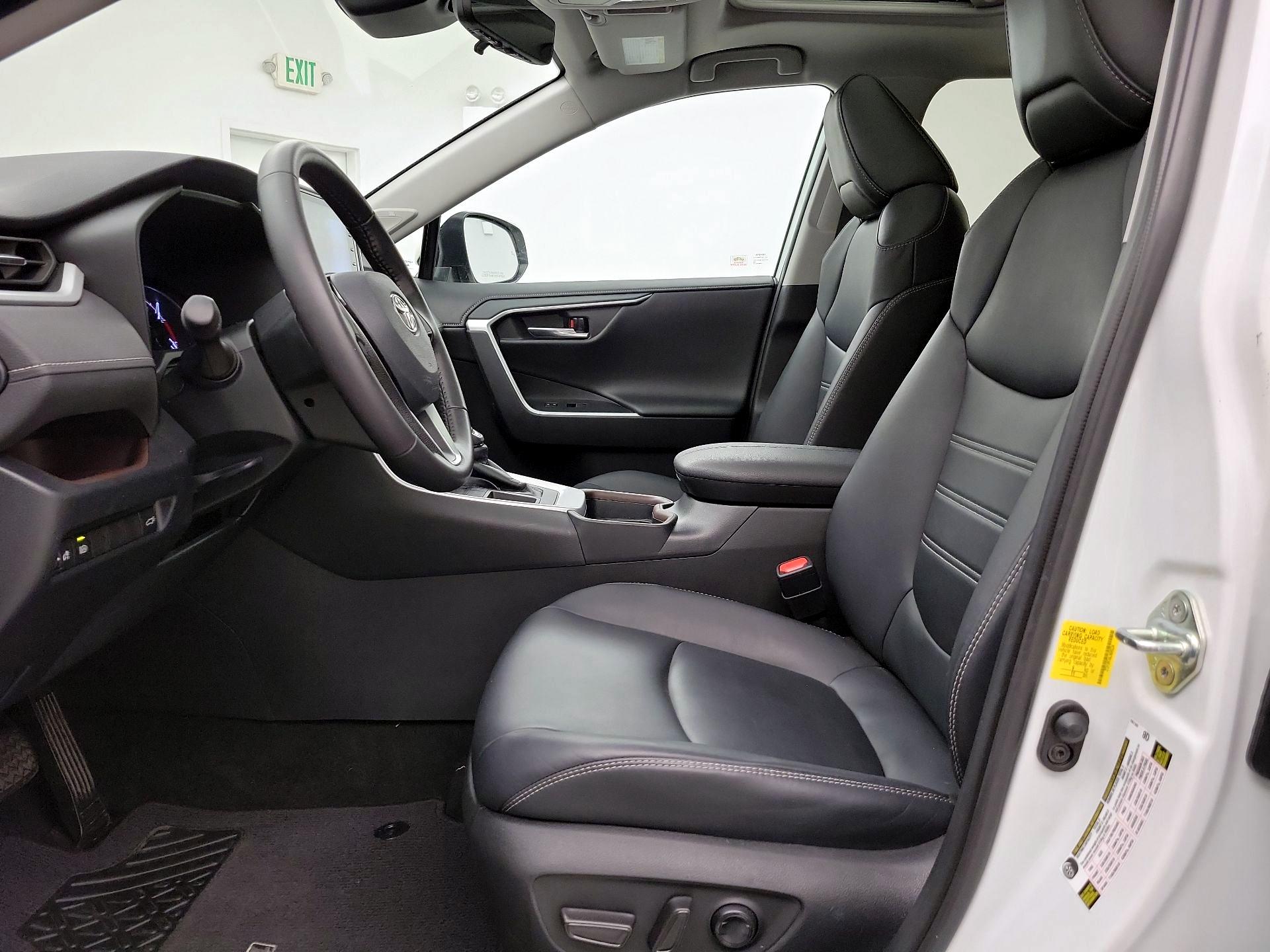 Thumbnail: 2020 Toyota RAV4 - 11