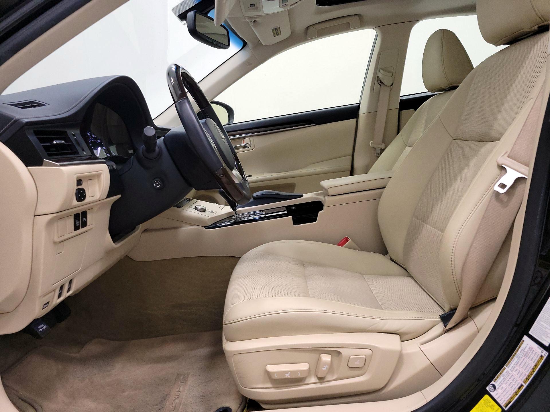Thumbnail: 2015 Lexus ES - 11
