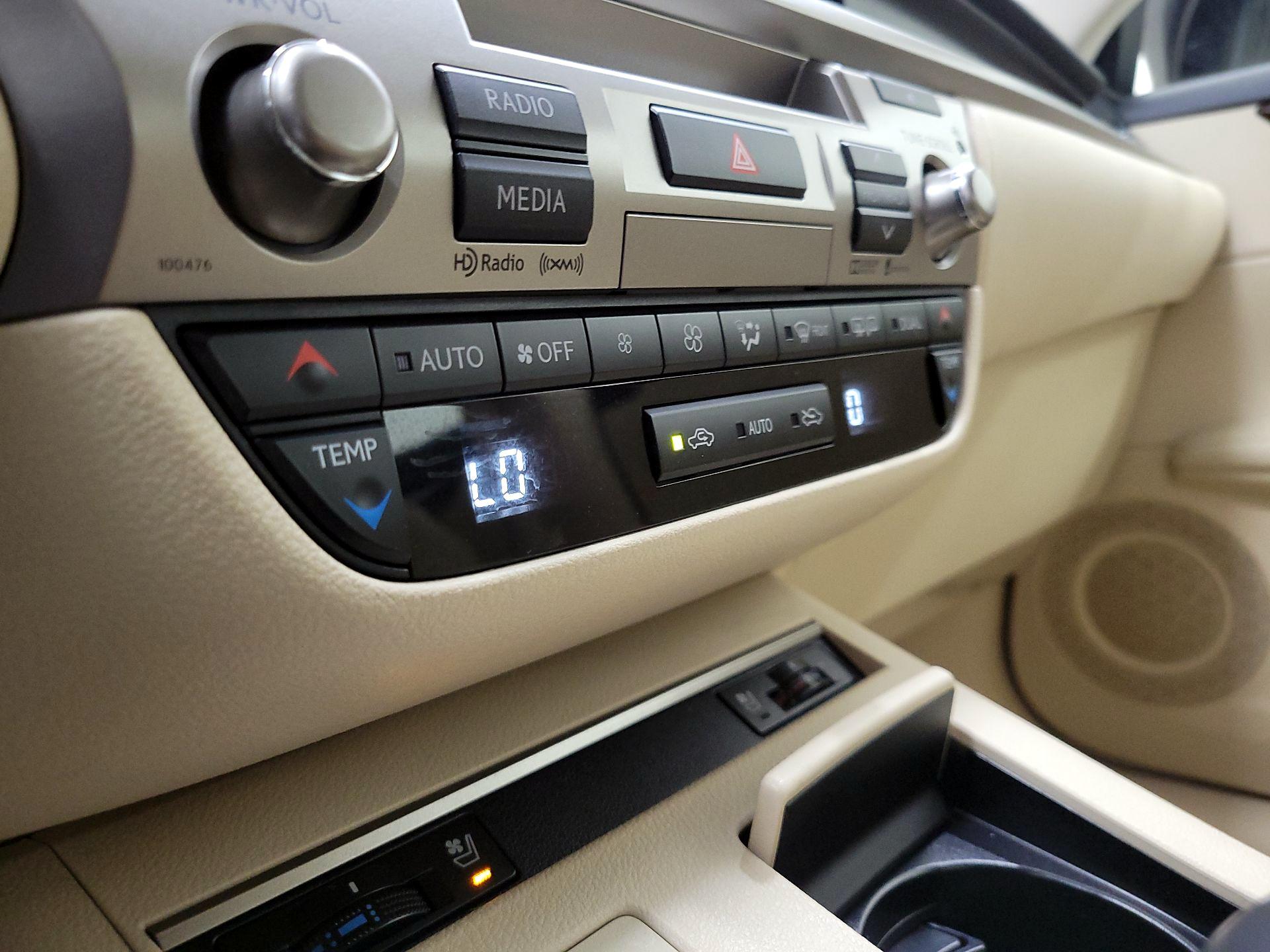 Thumbnail: 2015 Lexus ES - 16