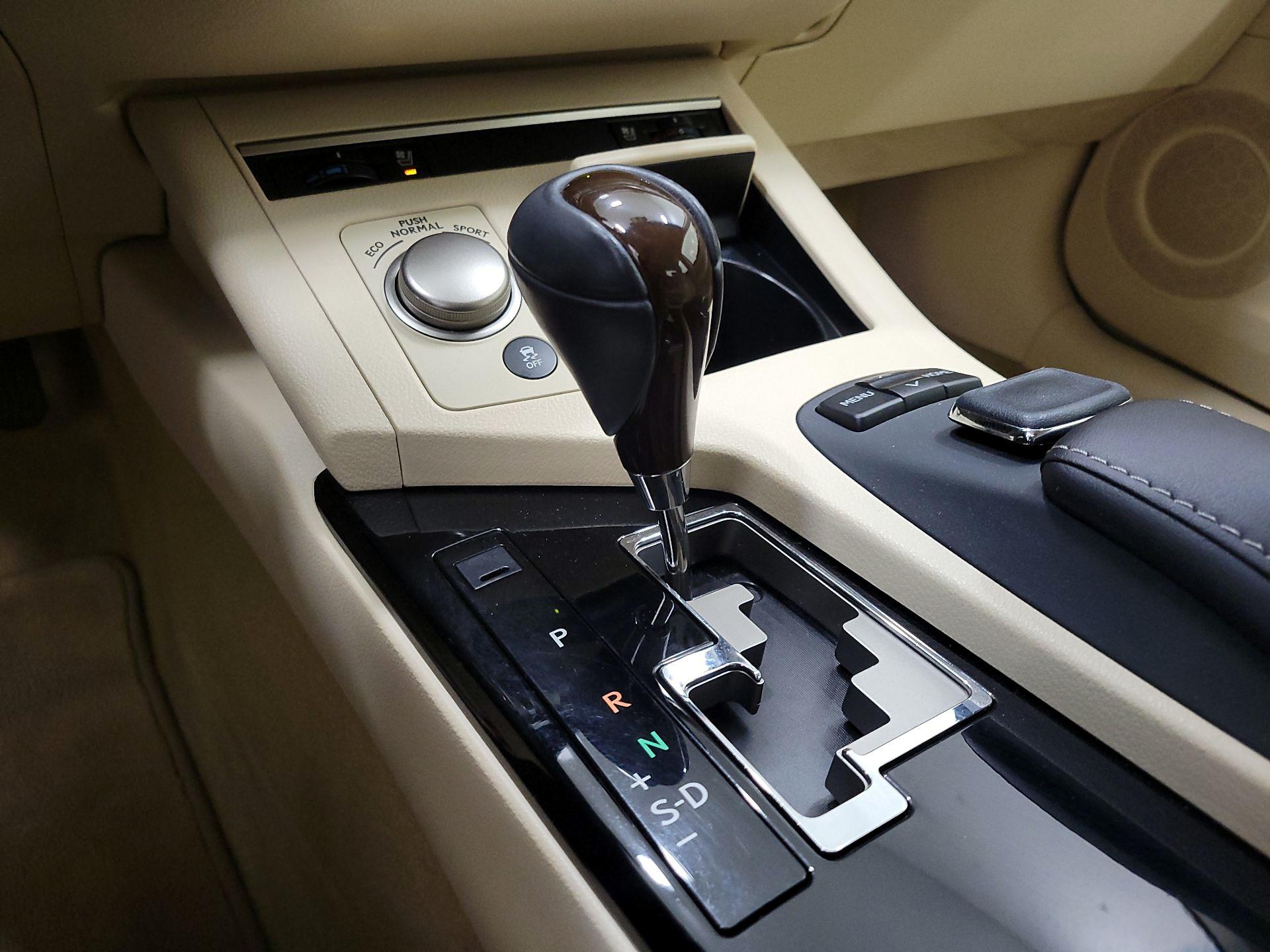 Thumbnail: 2015 Lexus ES - 17