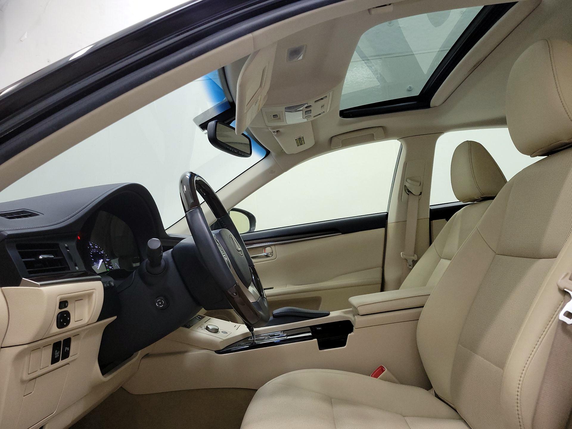 Thumbnail: 2015 Lexus ES - 19
