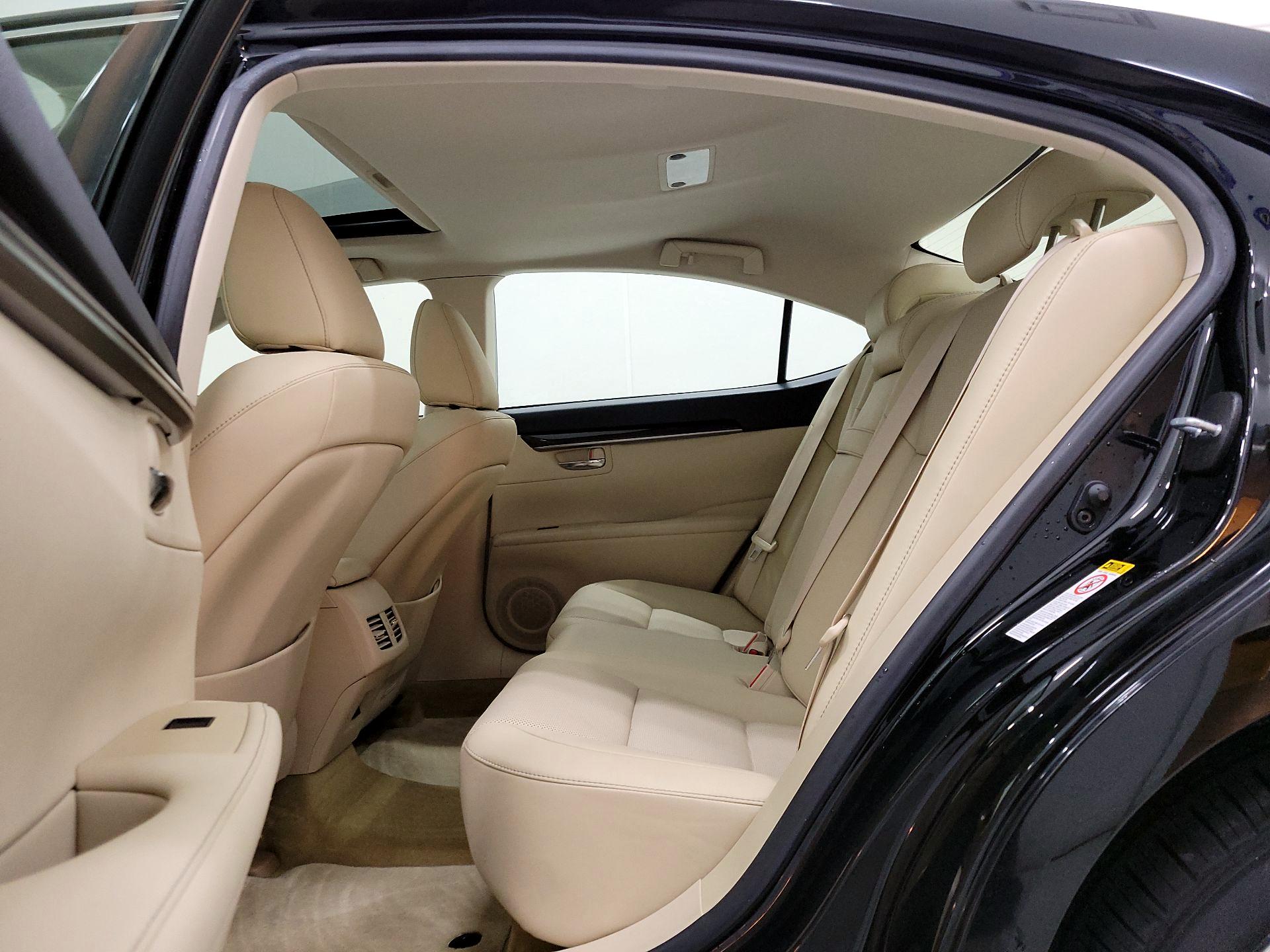 Thumbnail: 2015 Lexus ES - 20