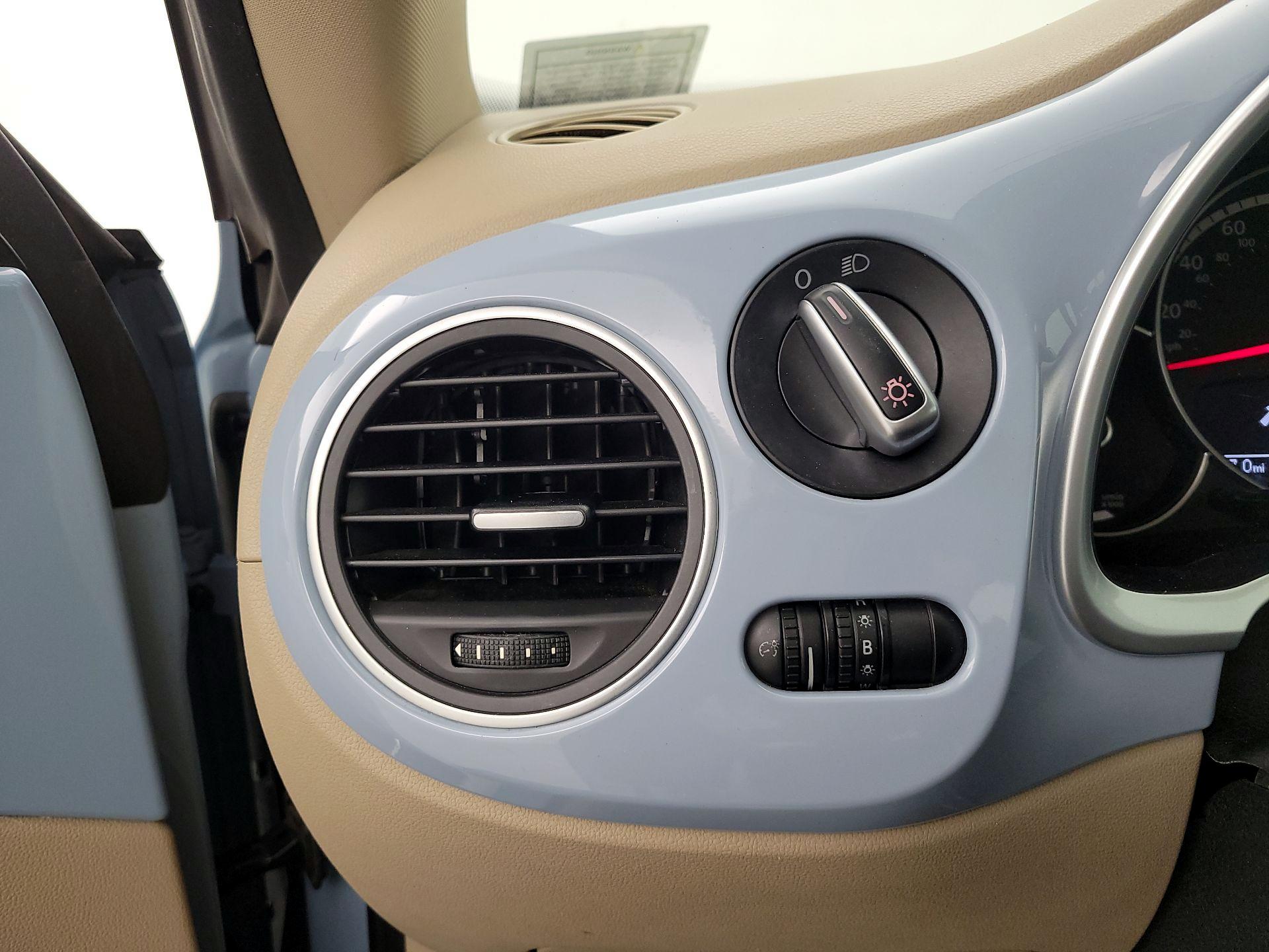 Thumbnail: 2014 Volkswagen Beetle - 13