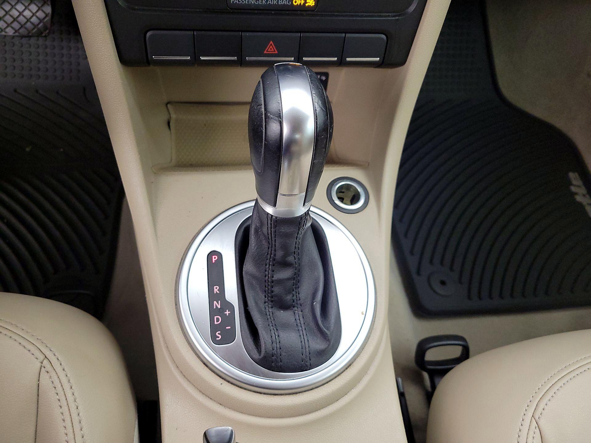 Thumbnail: 2014 Volkswagen Beetle - 16