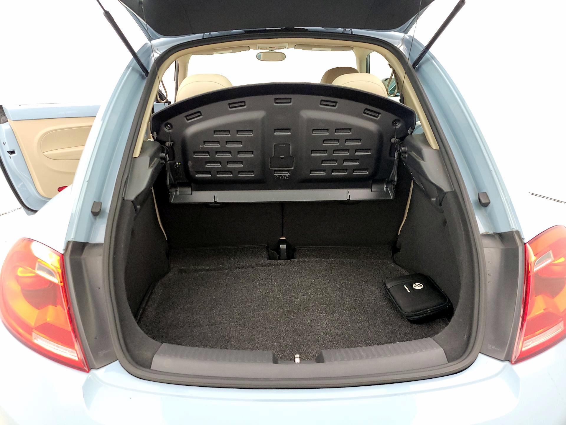 Thumbnail: 2014 Volkswagen Beetle - 17
