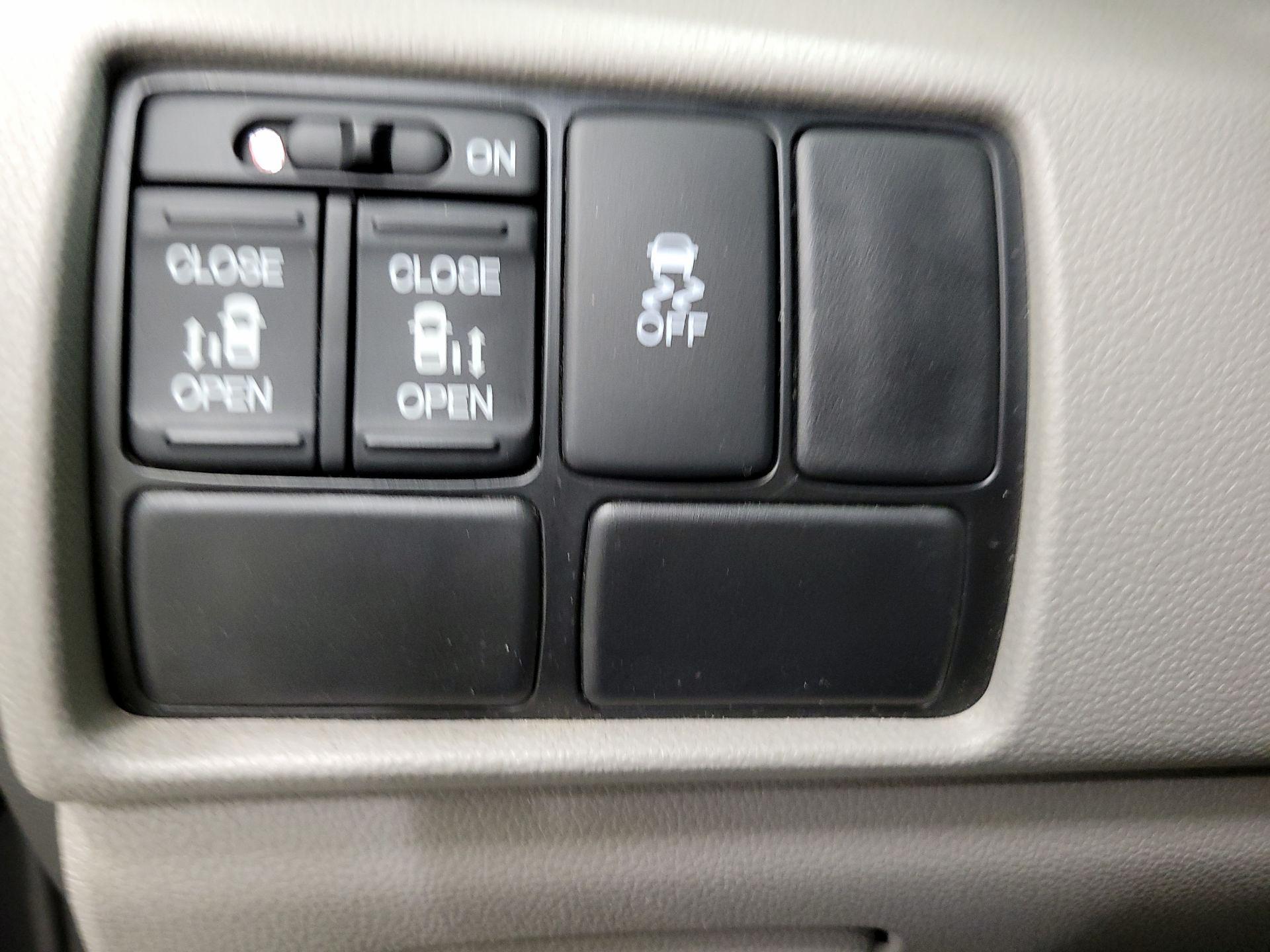 Thumbnail: 2016 Honda Odyssey - 13