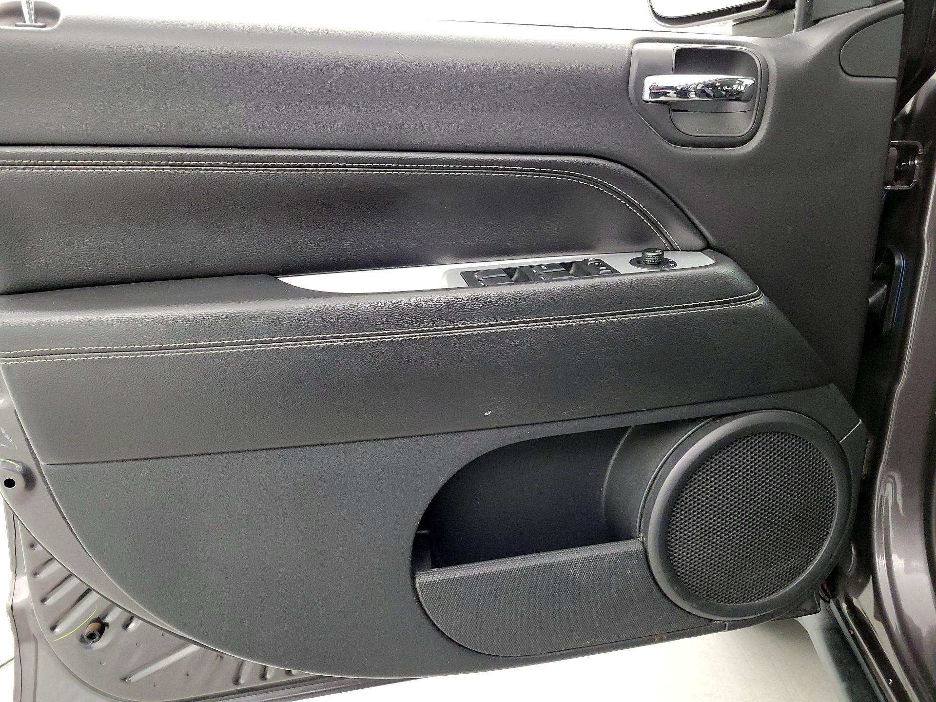 Thumbnail: 2016 Jeep Compass - 12