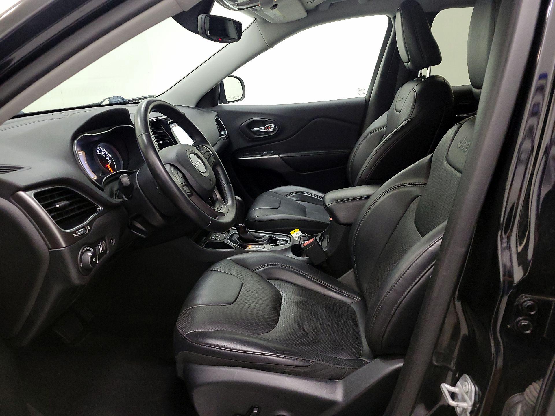 Thumbnail: 2019 Jeep Cherokee - 11