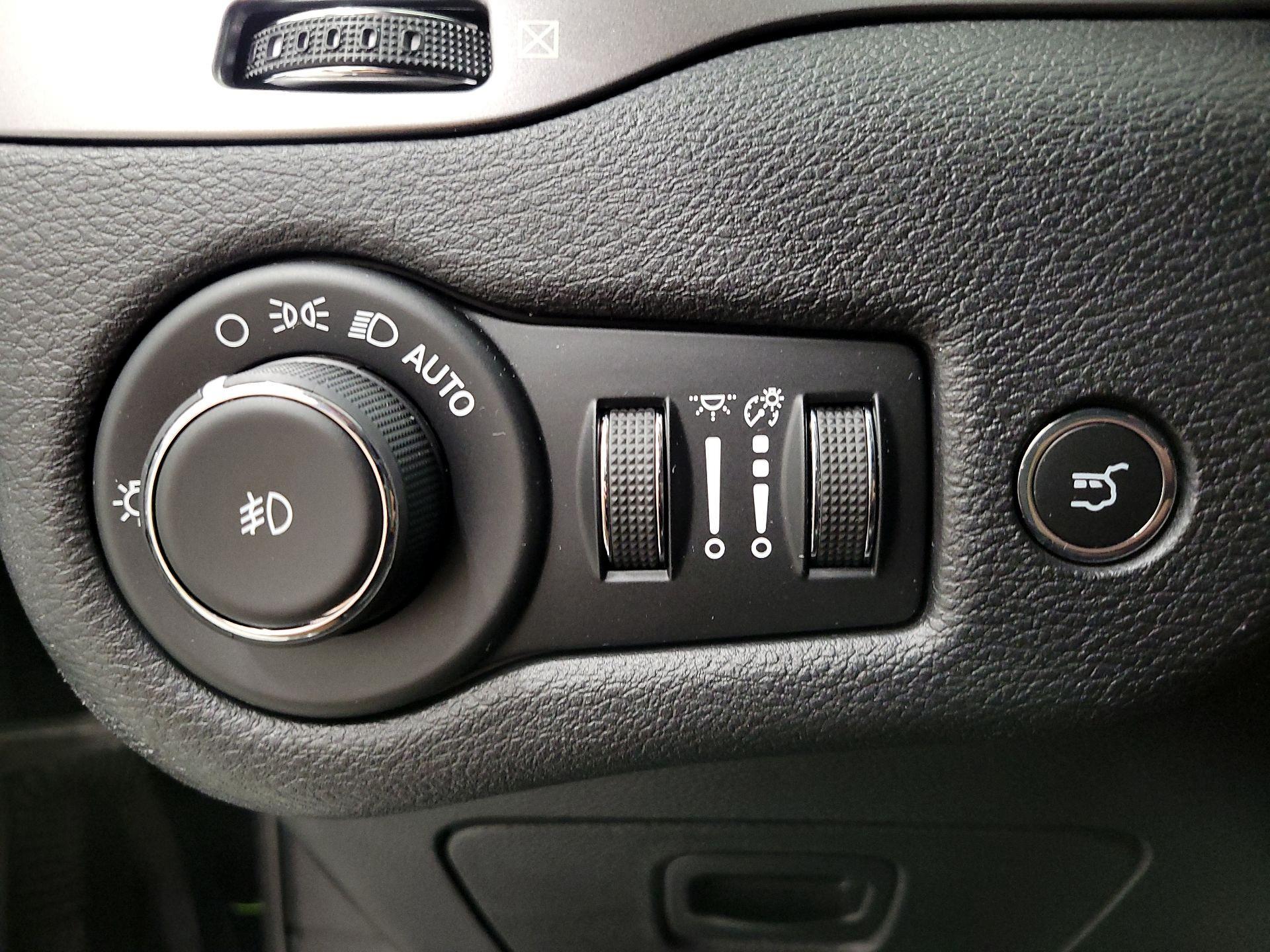 Thumbnail: 2019 Jeep Cherokee - 13