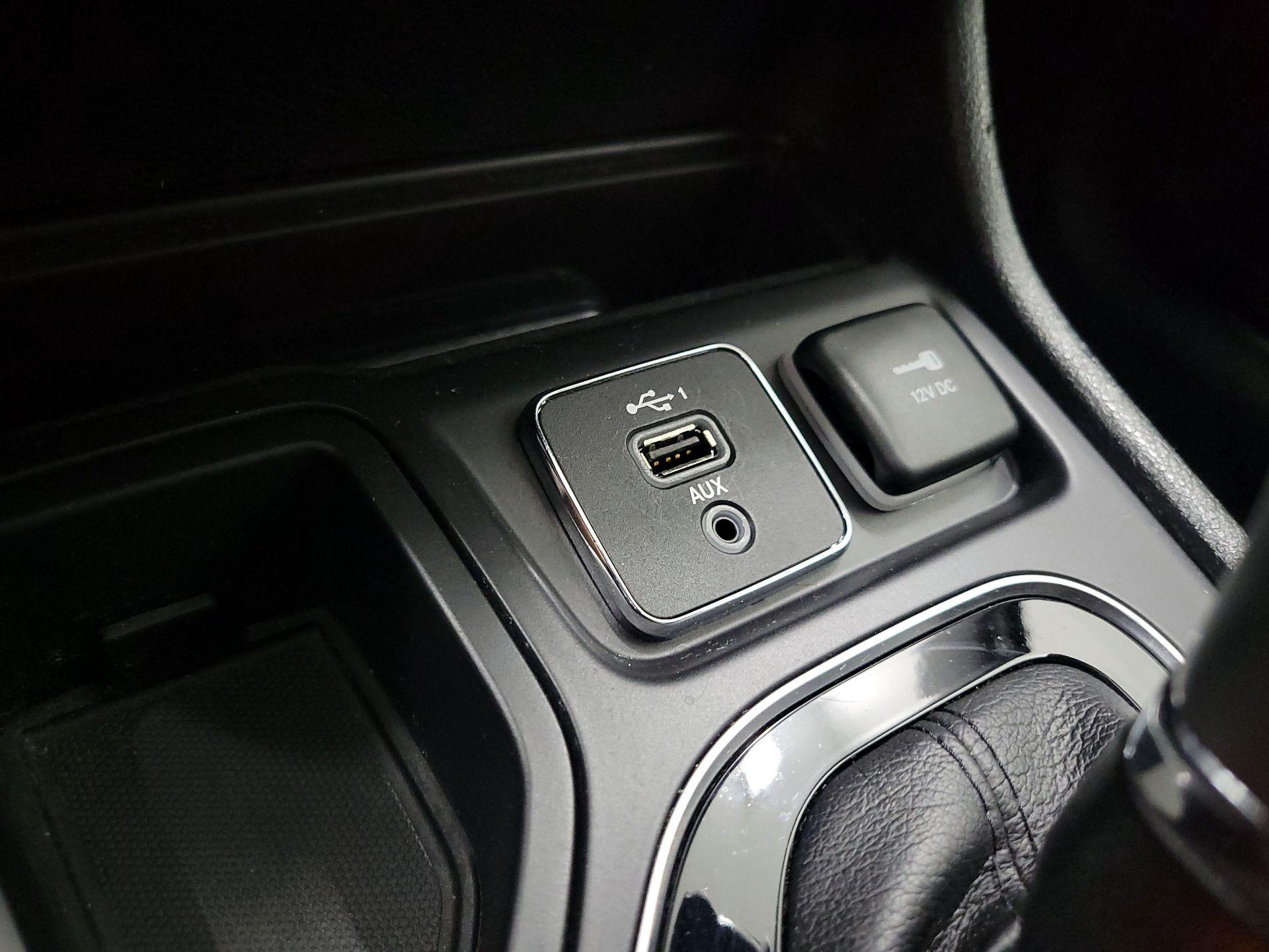 Thumbnail: 2019 Jeep Cherokee - 19