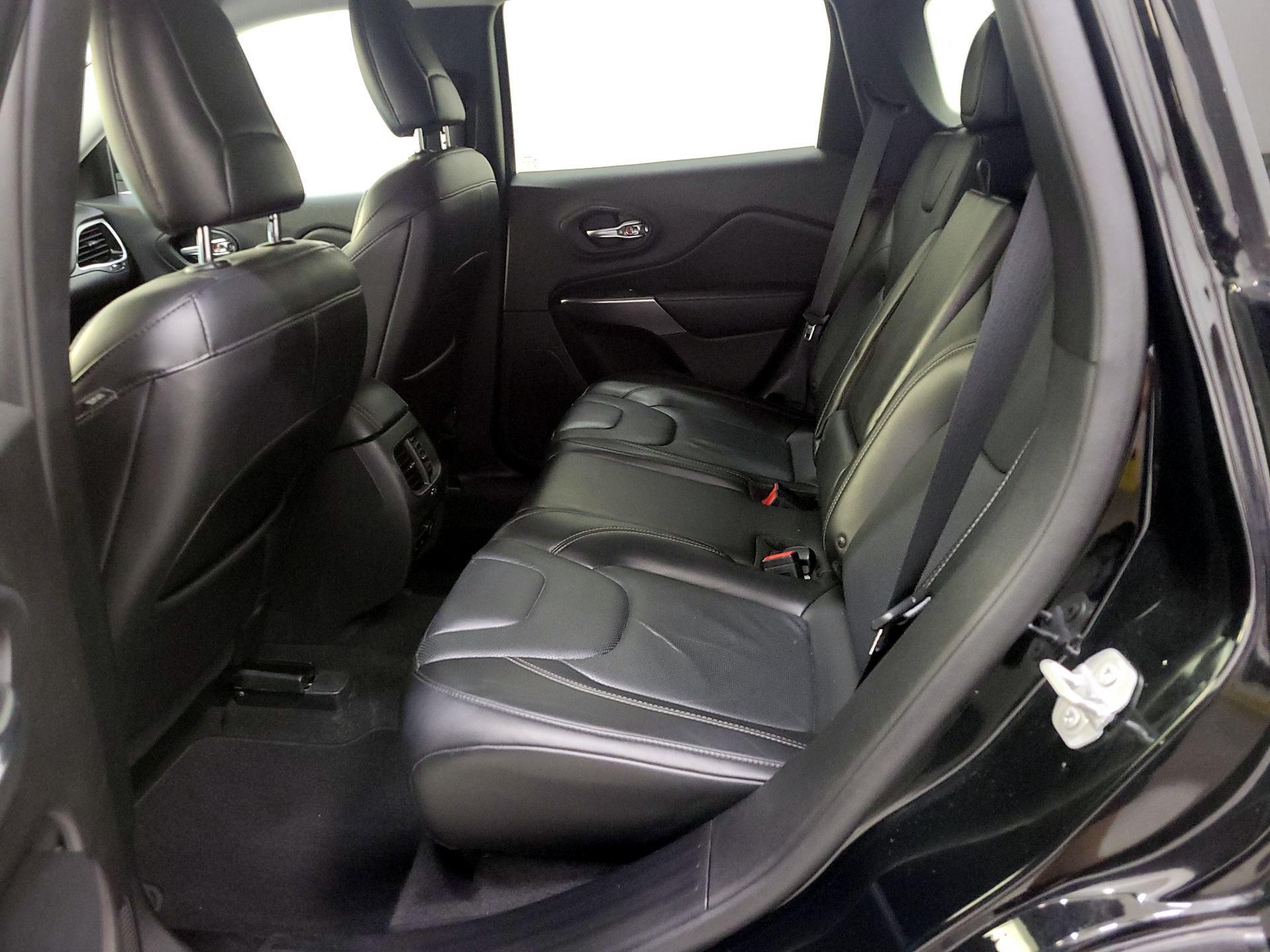Thumbnail: 2019 Jeep Cherokee - 20