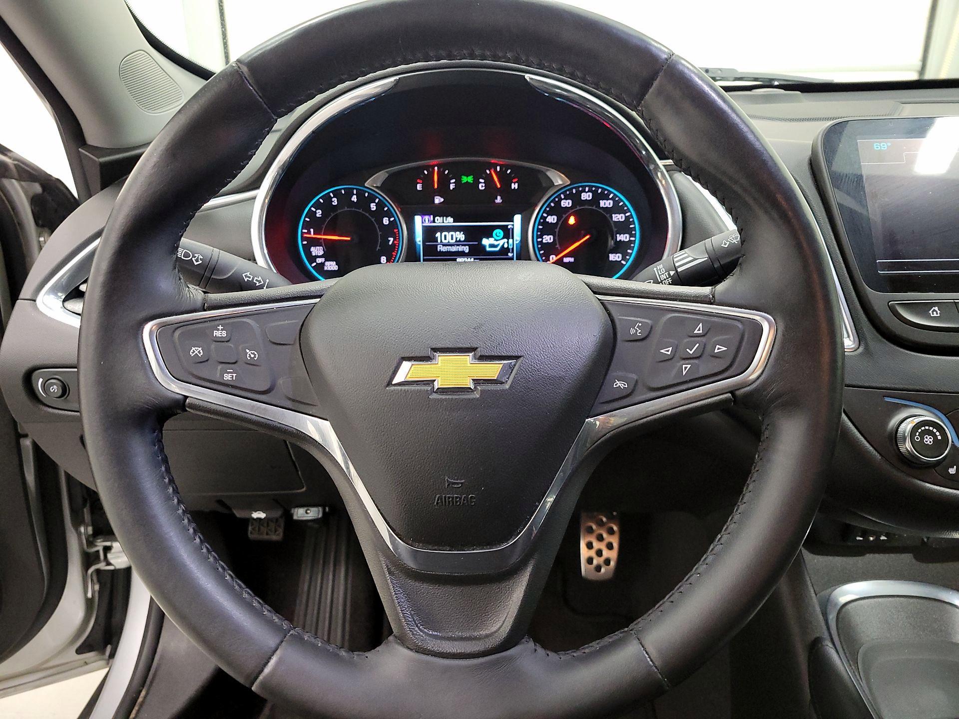 Thumbnail: 2017 Chevrolet Malibu - 10