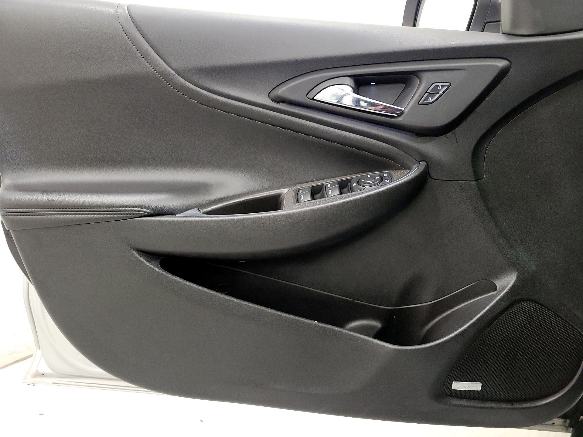 Thumbnail: 2017 Chevrolet Malibu - 12