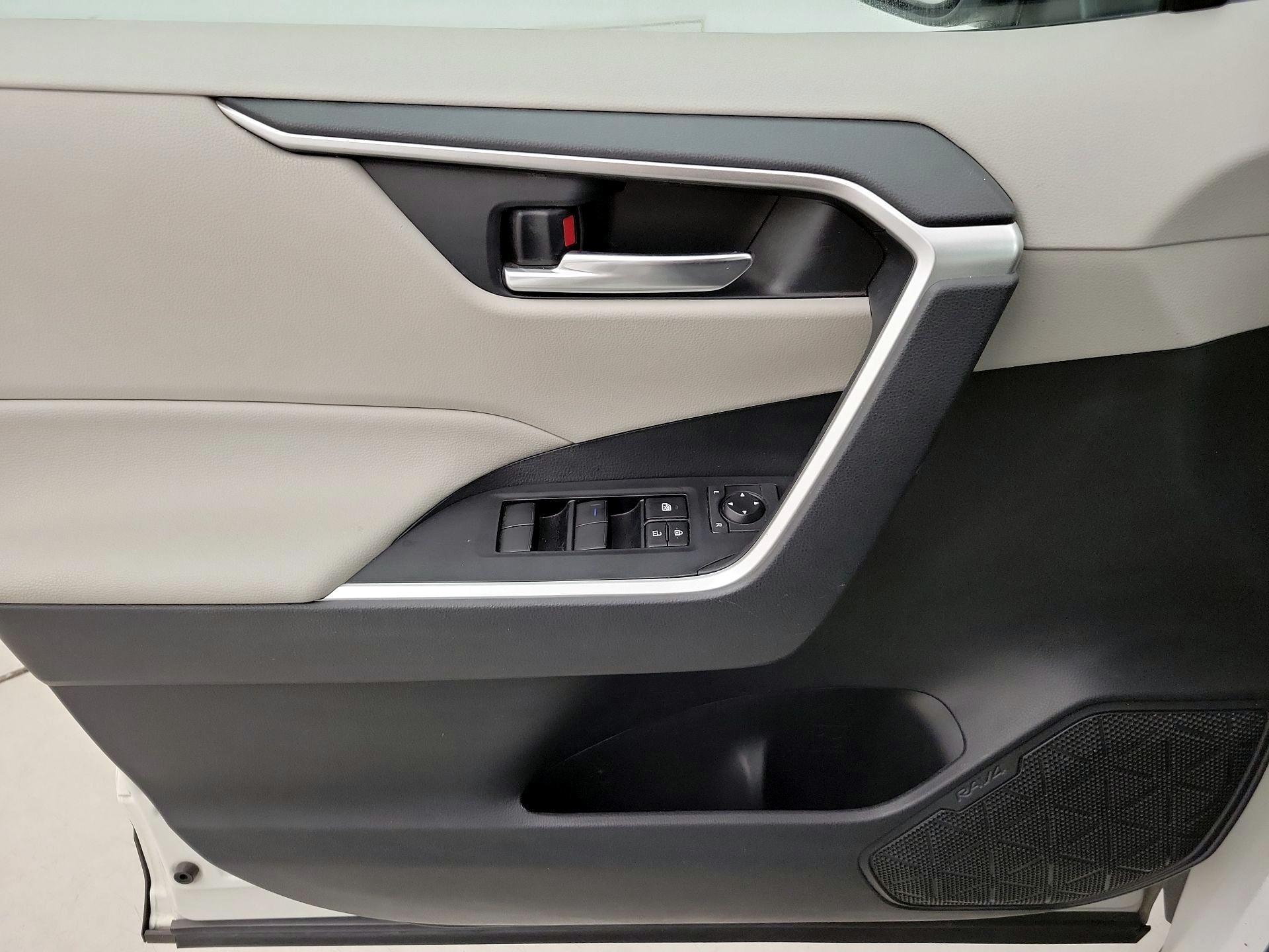 Thumbnail: 2021 Toyota RAV4 - 12