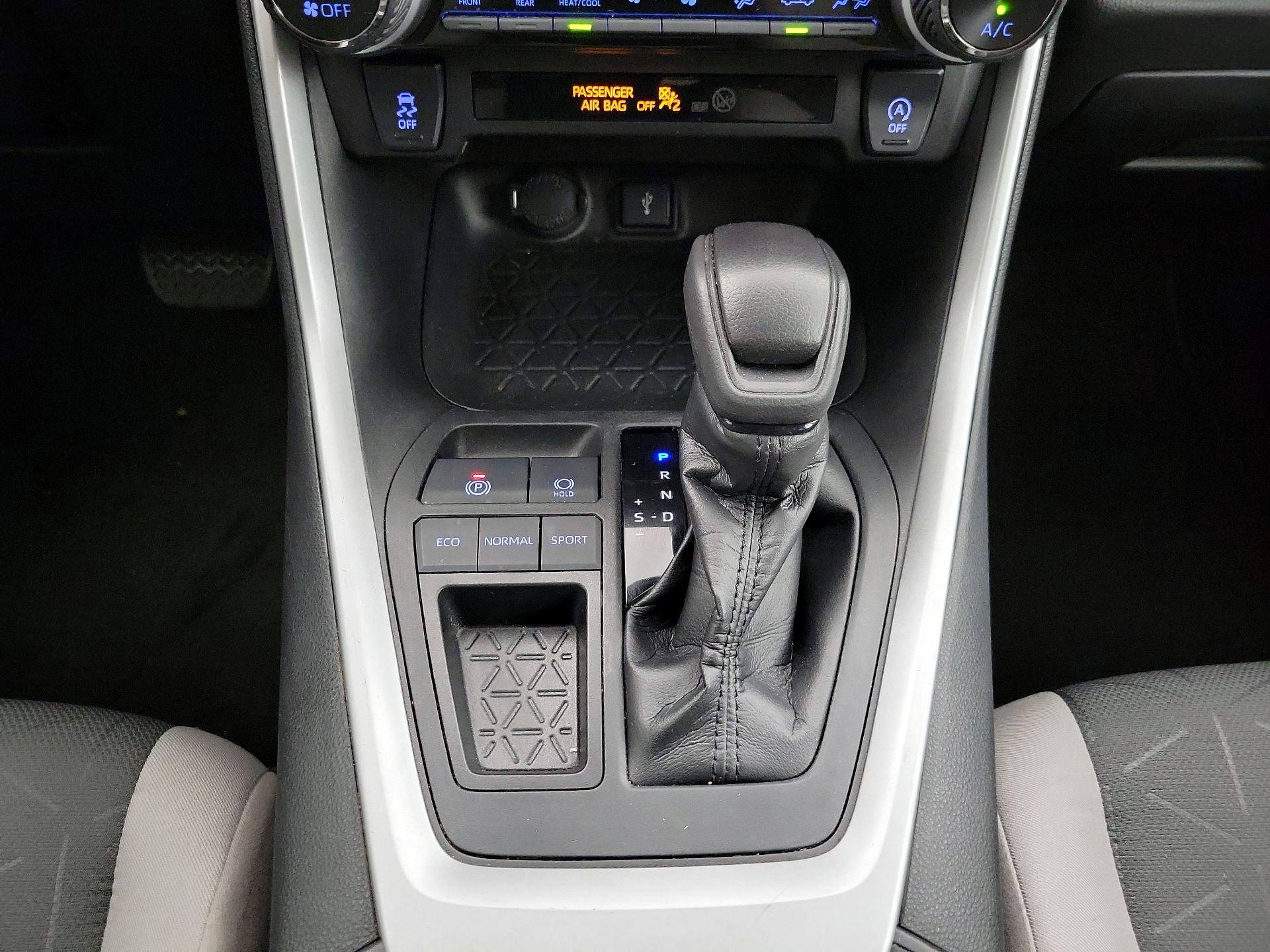 Thumbnail: 2021 Toyota RAV4 - 17