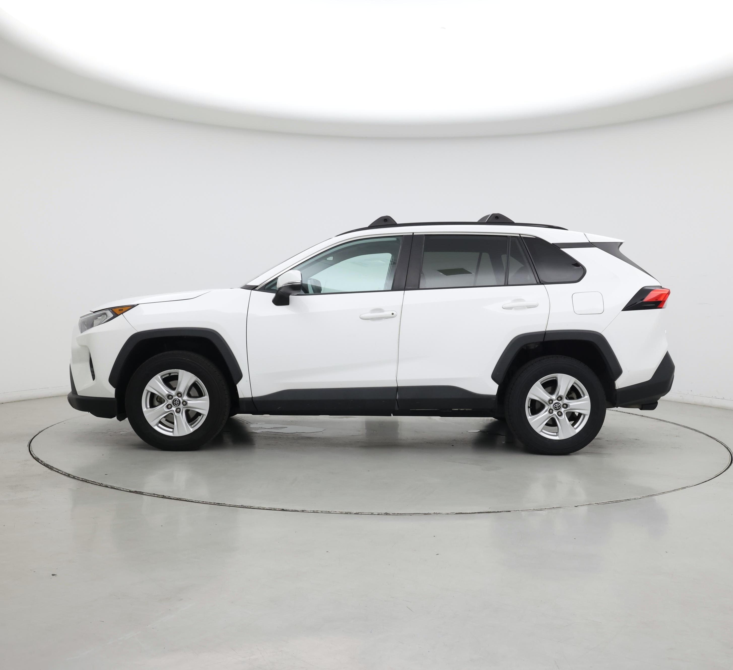 Thumbnail: 2021 Toyota RAV4 - 3