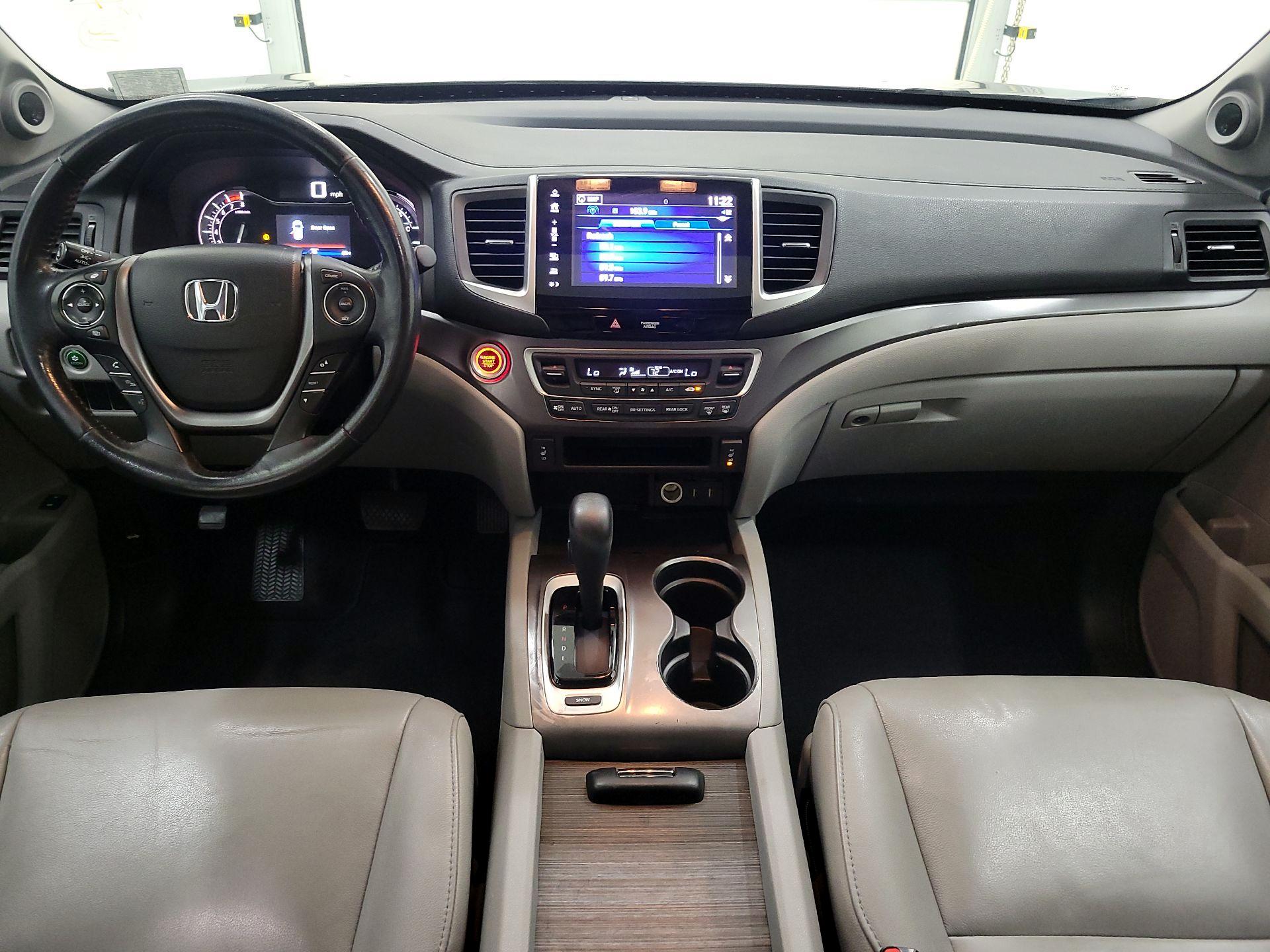 Thumbnail: 2018 Honda Pilot - 9