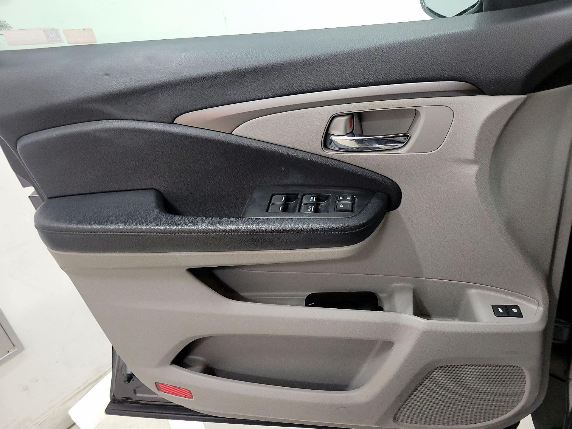 Thumbnail: 2018 Honda Pilot - 12