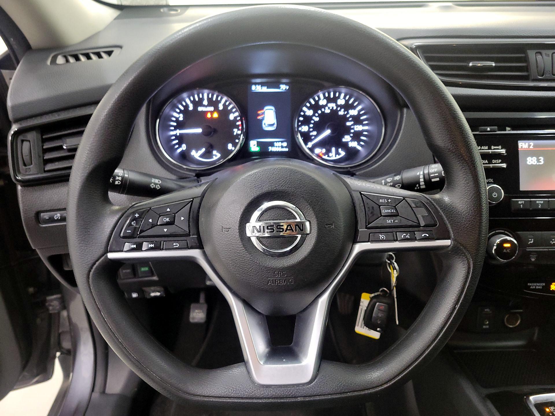 Thumbnail: 2017 Nissan Rogue - 10