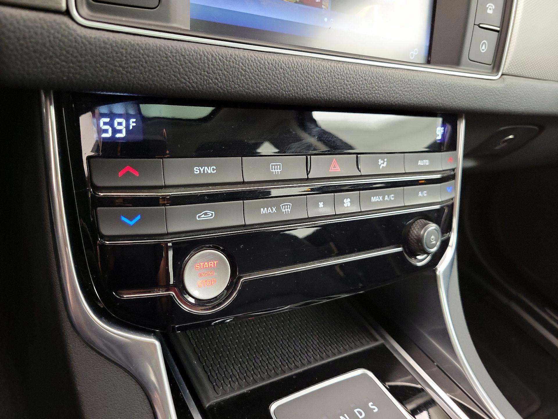 Thumbnail: 2016 Jaguar XF - 16