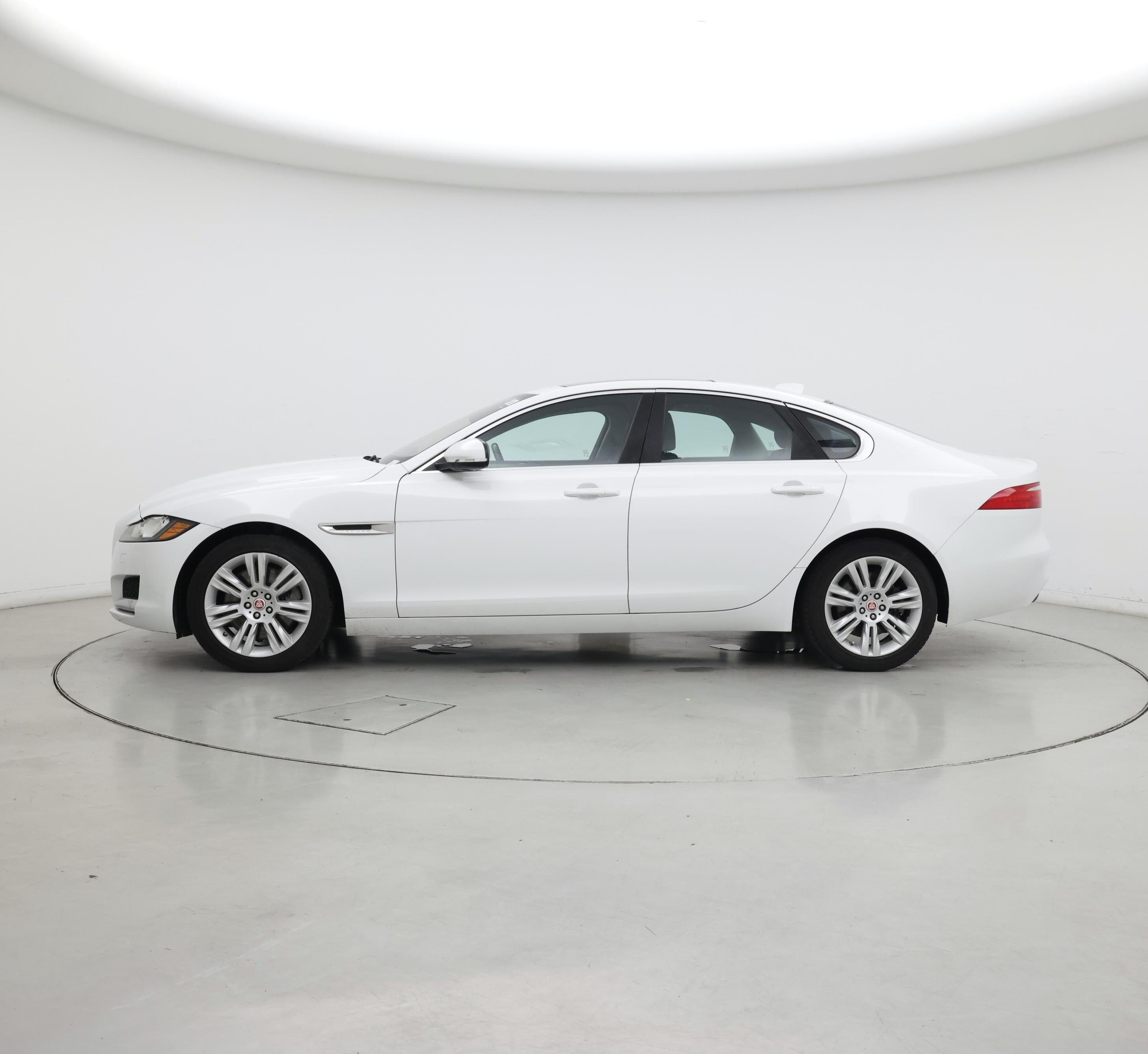 Thumbnail: 2016 Jaguar XF - 3
