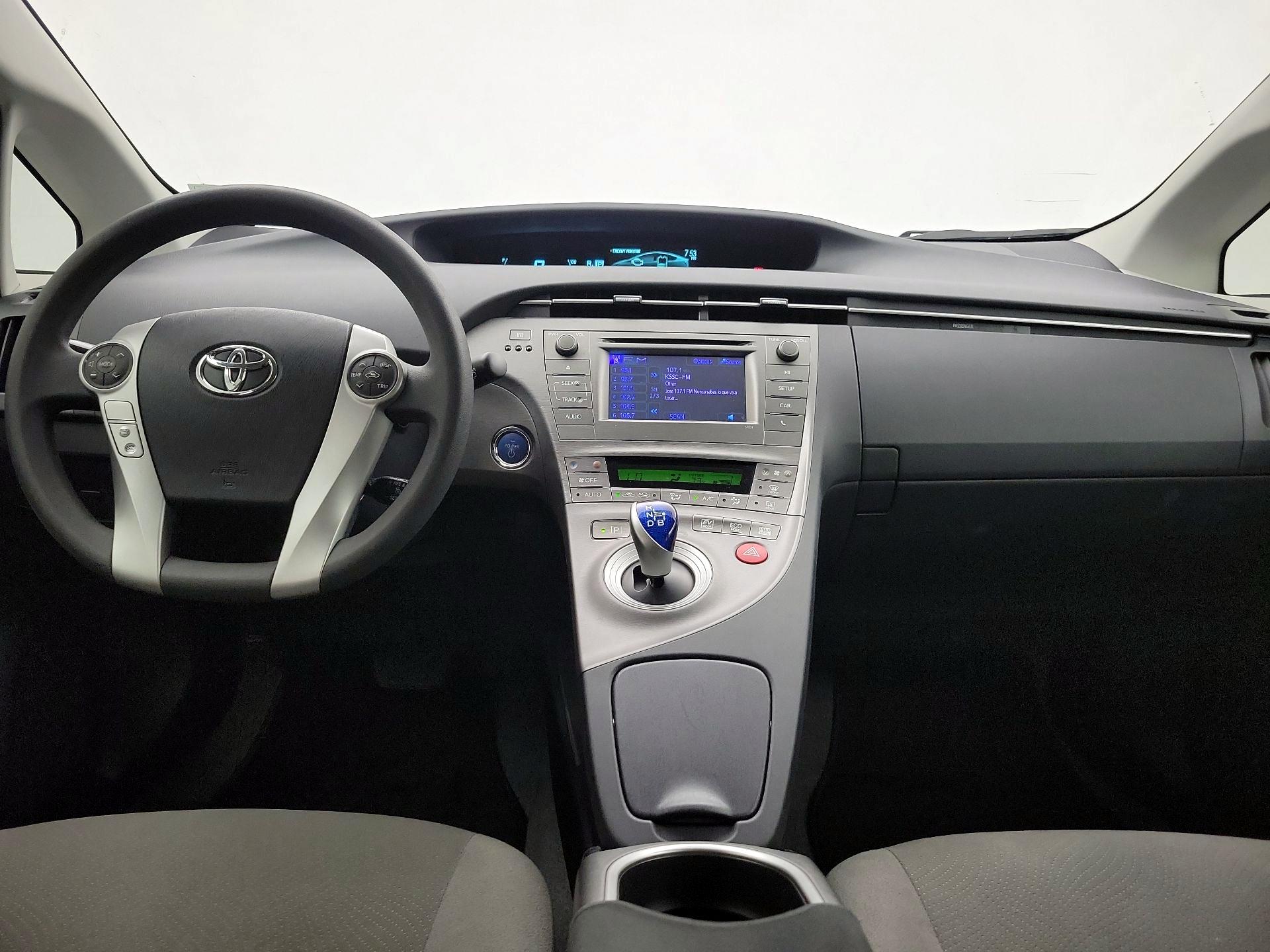 Thumbnail: 2015 Toyota Prius - 9