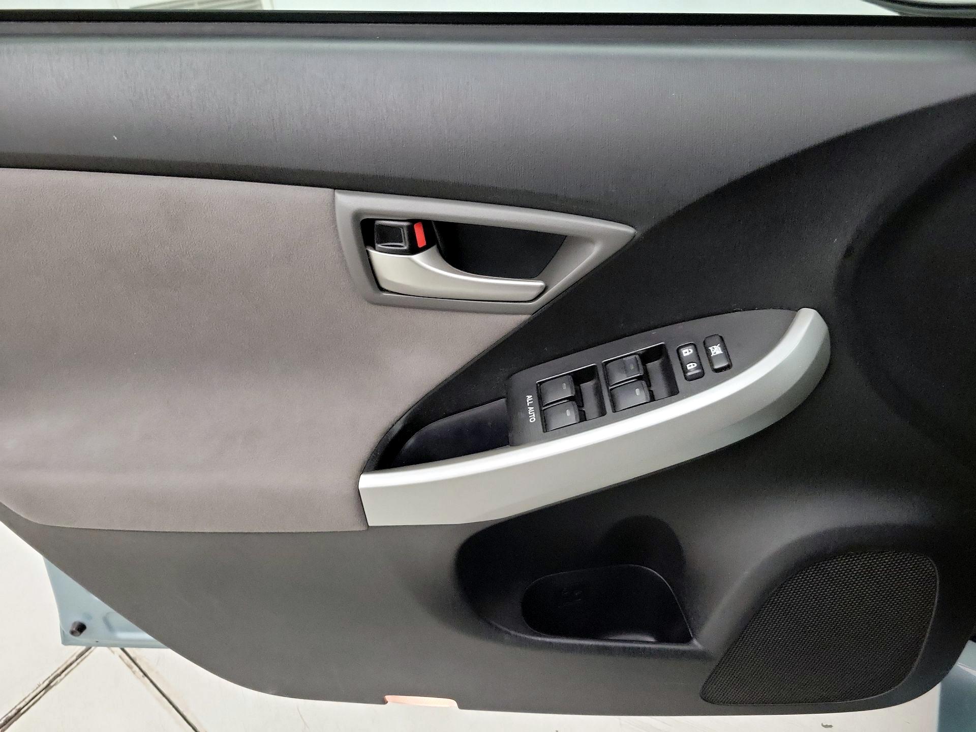 Thumbnail: 2015 Toyota Prius - 12