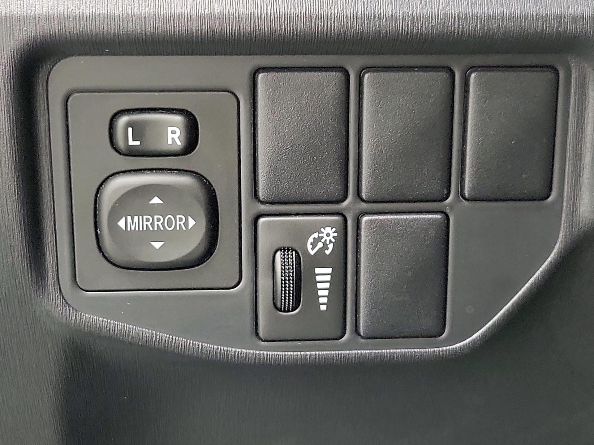Thumbnail: 2015 Toyota Prius - 13