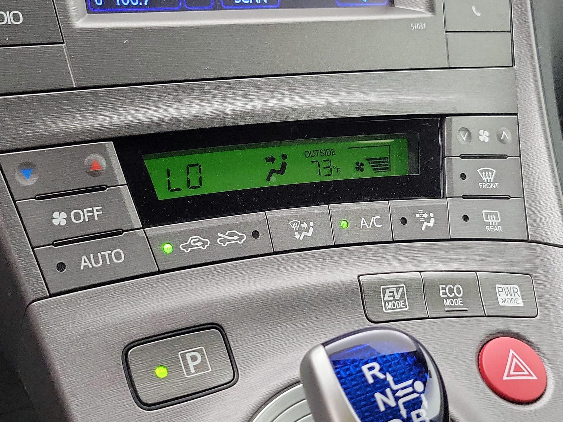 Thumbnail: 2015 Toyota Prius - 16
