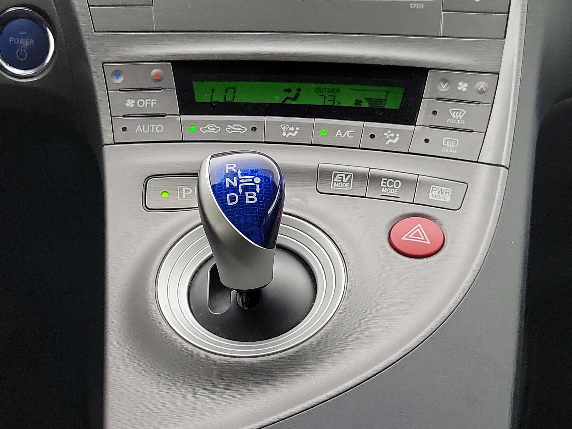Thumbnail: 2015 Toyota Prius - 17