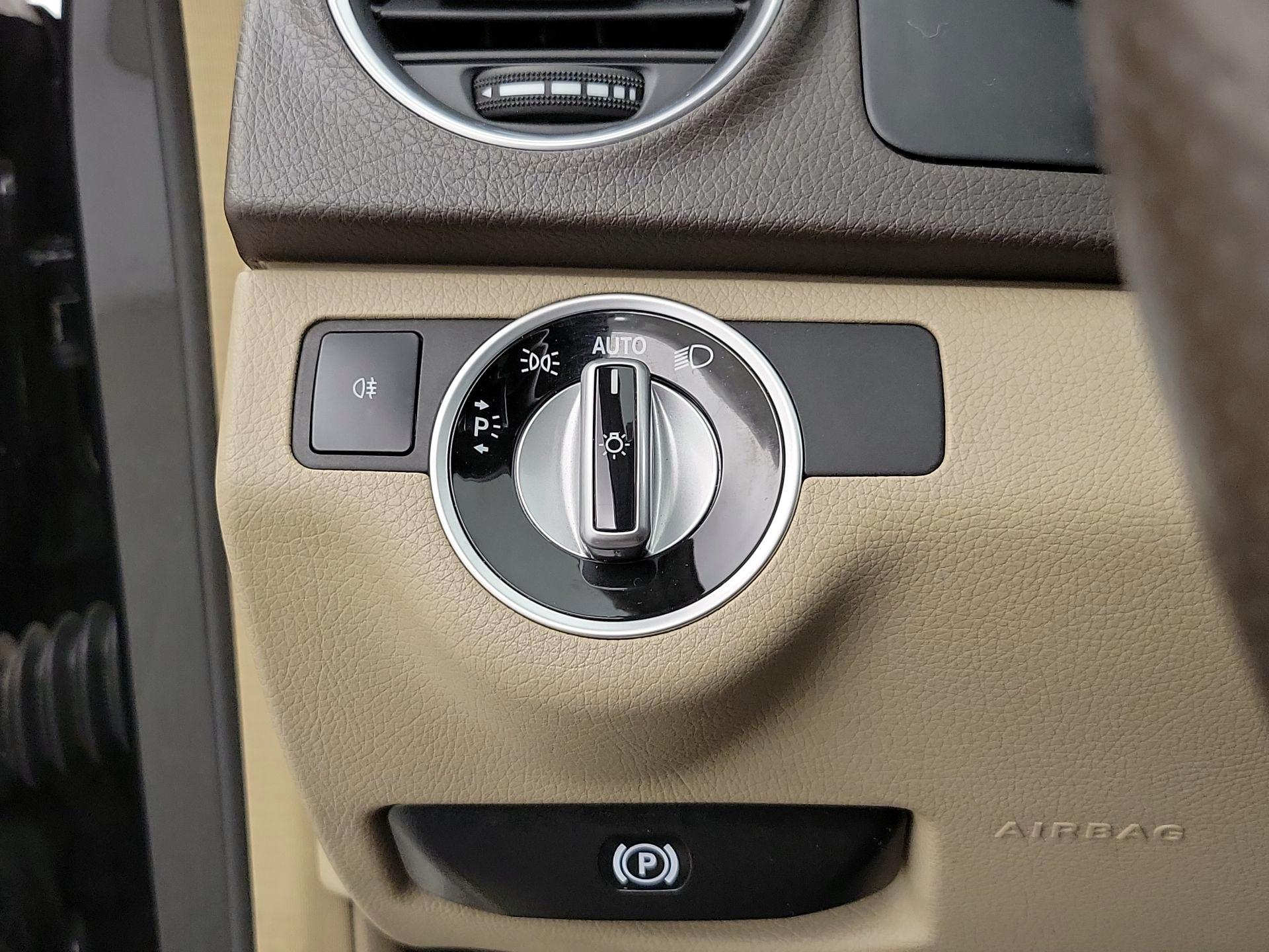 Thumbnail: 2015 Mercedes-Benz C-Class - 13