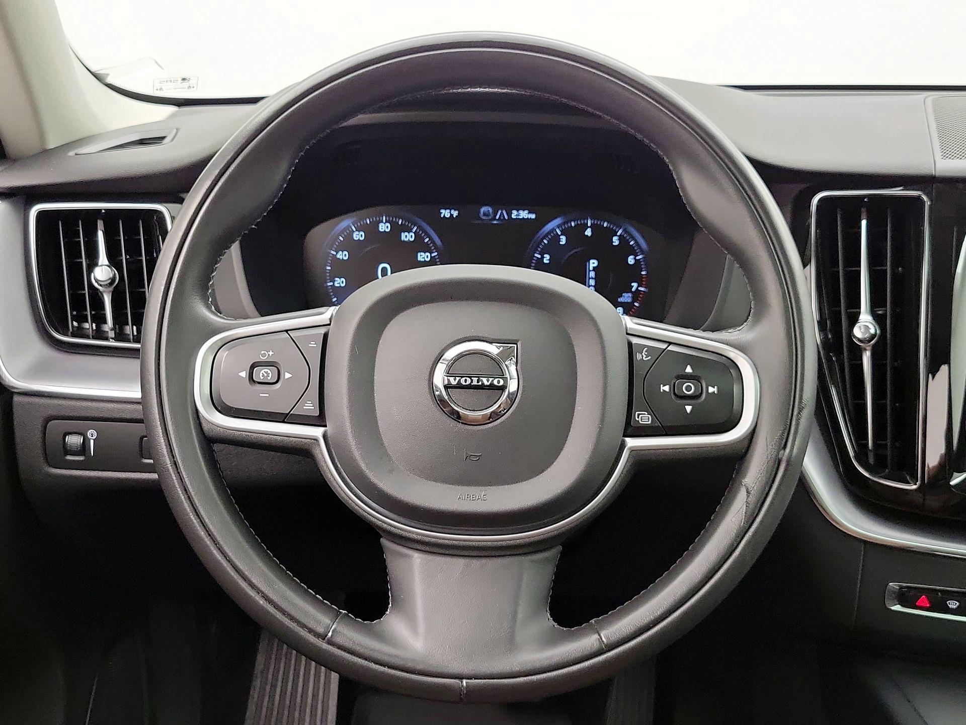 Thumbnail: 2020 Volvo XC60 - 10