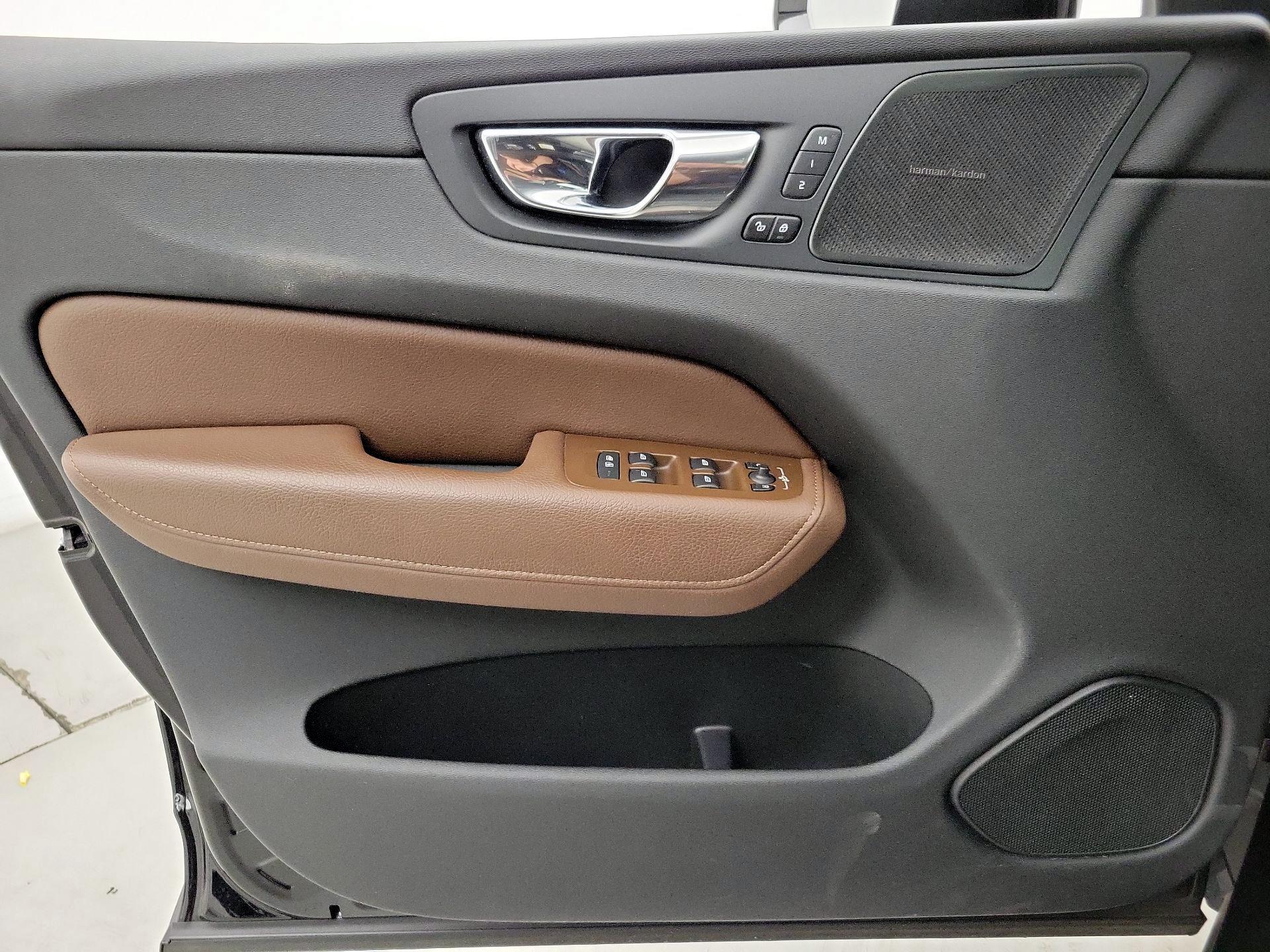 Thumbnail: 2020 Volvo XC60 - 12