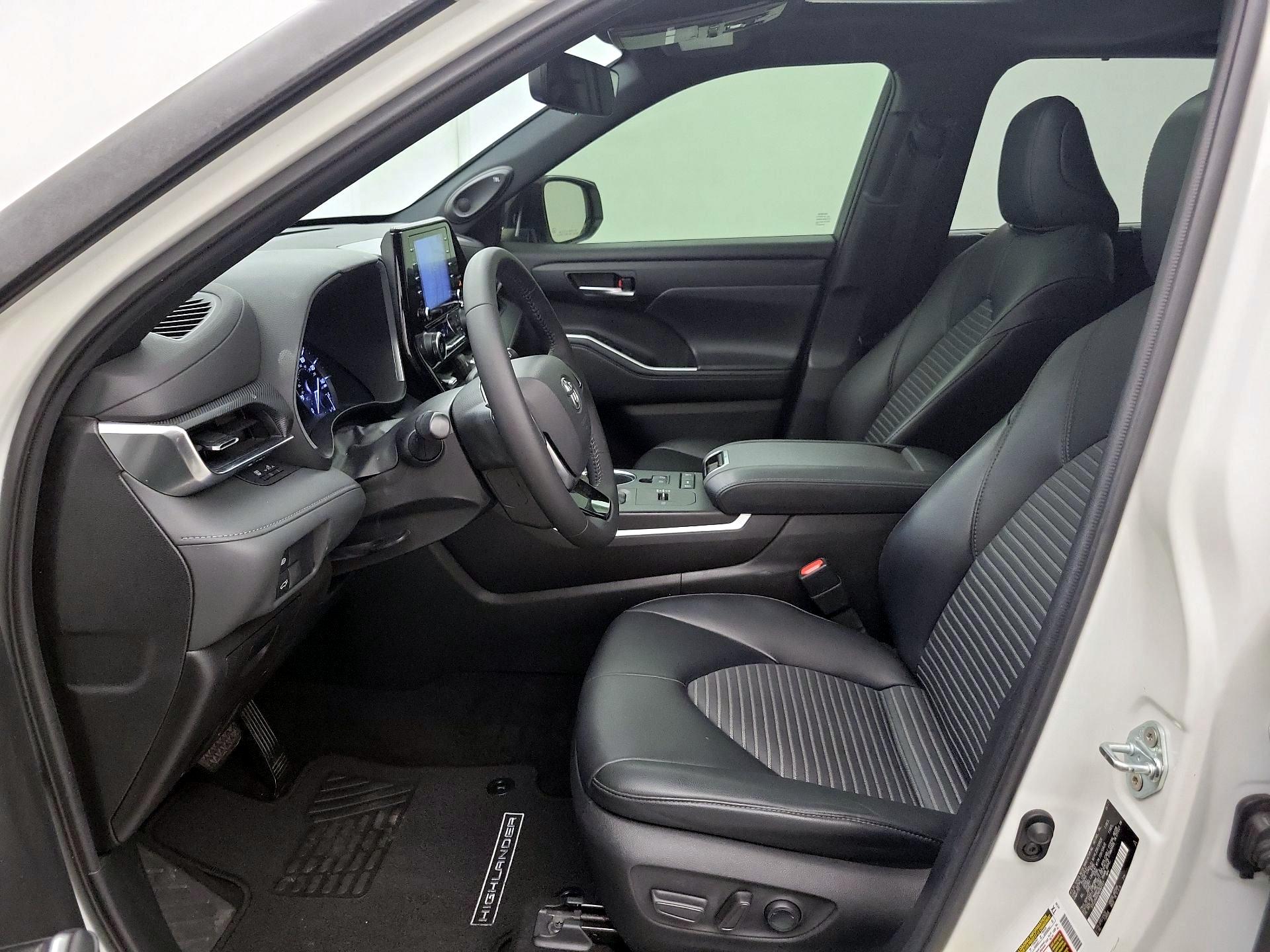 Thumbnail: 2021 Toyota Highlander - 11