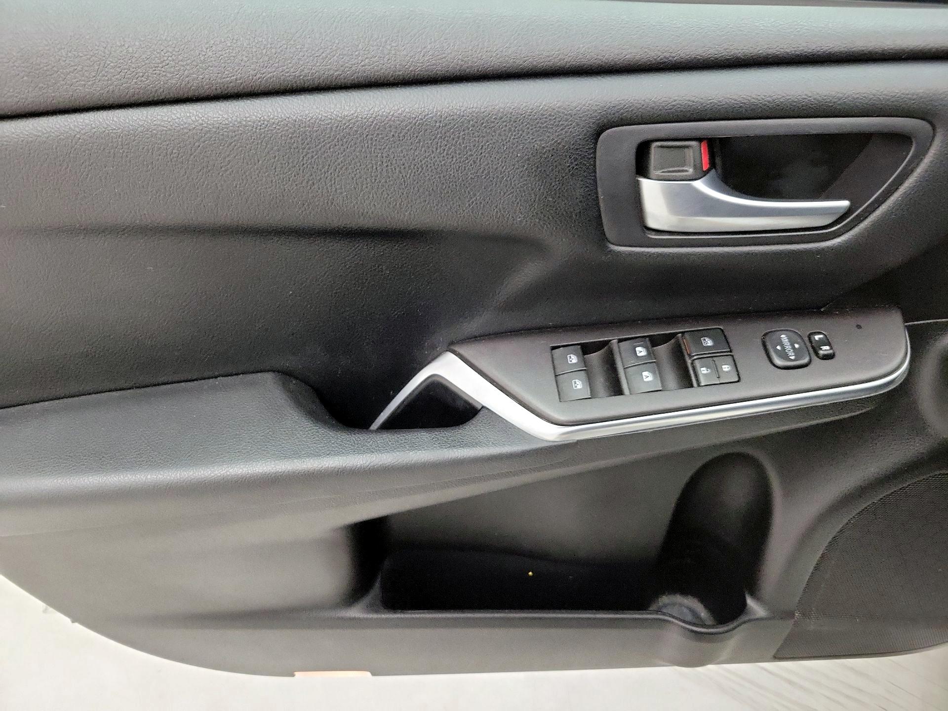 Thumbnail: 2016 Toyota Camry - 12
