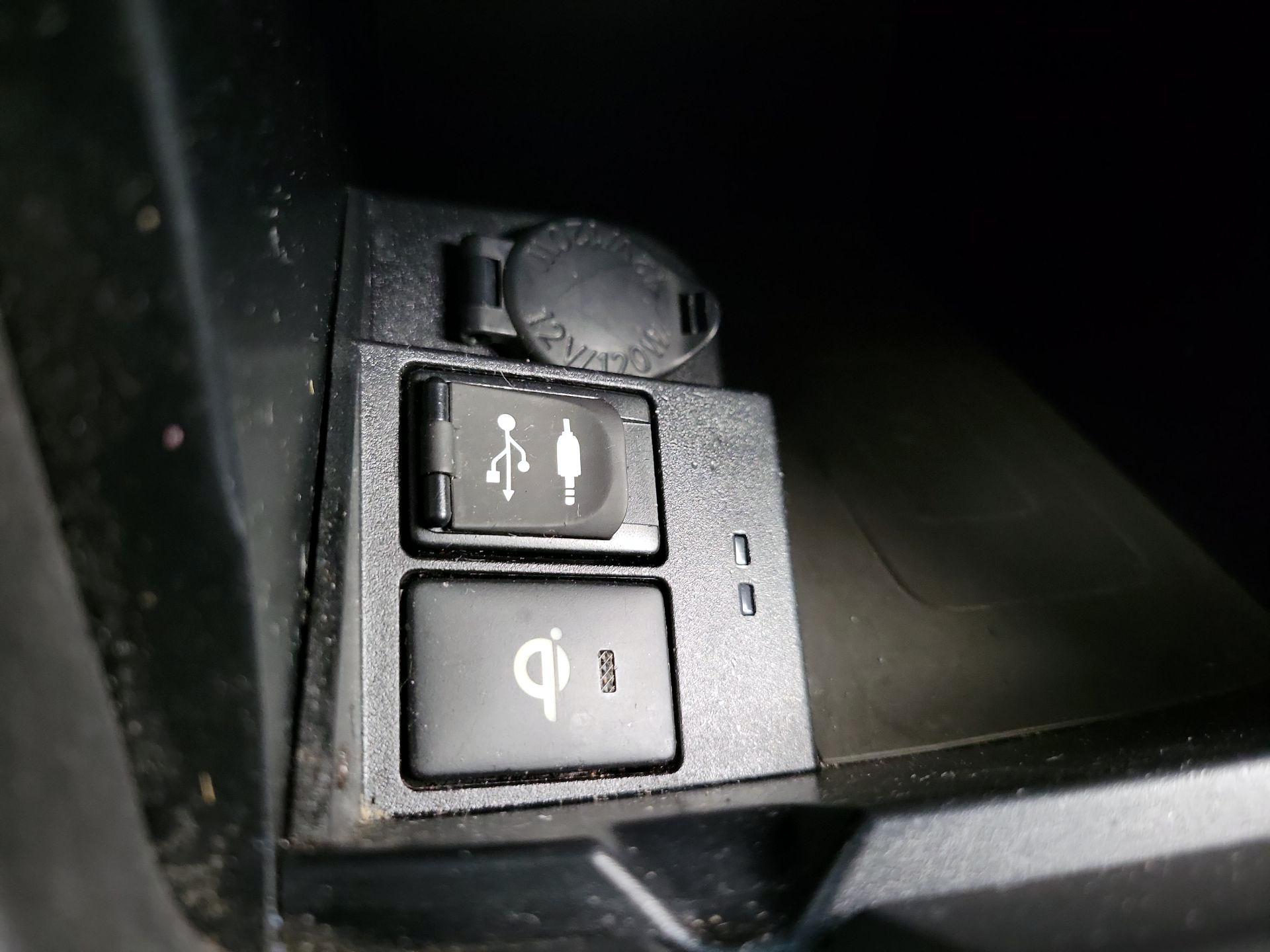 Thumbnail: 2016 Toyota Camry - 18