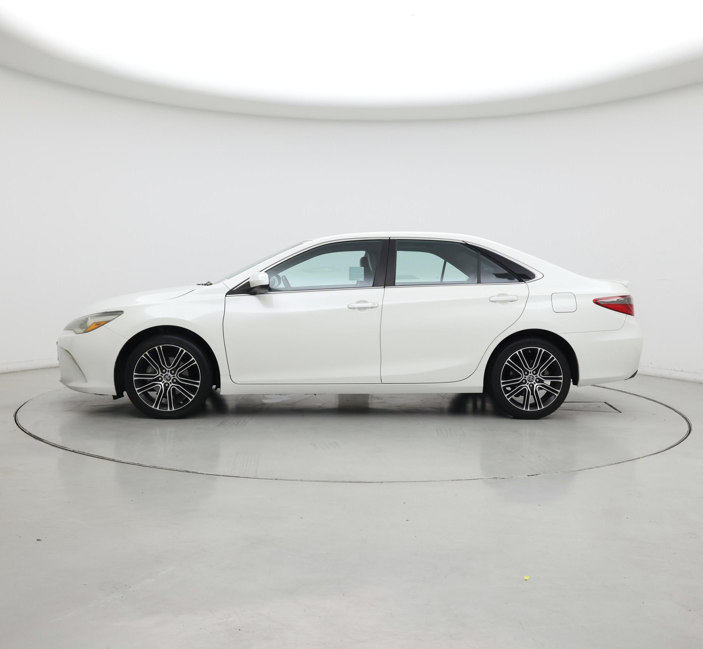 Thumbnail: 2016 Toyota Camry - 3