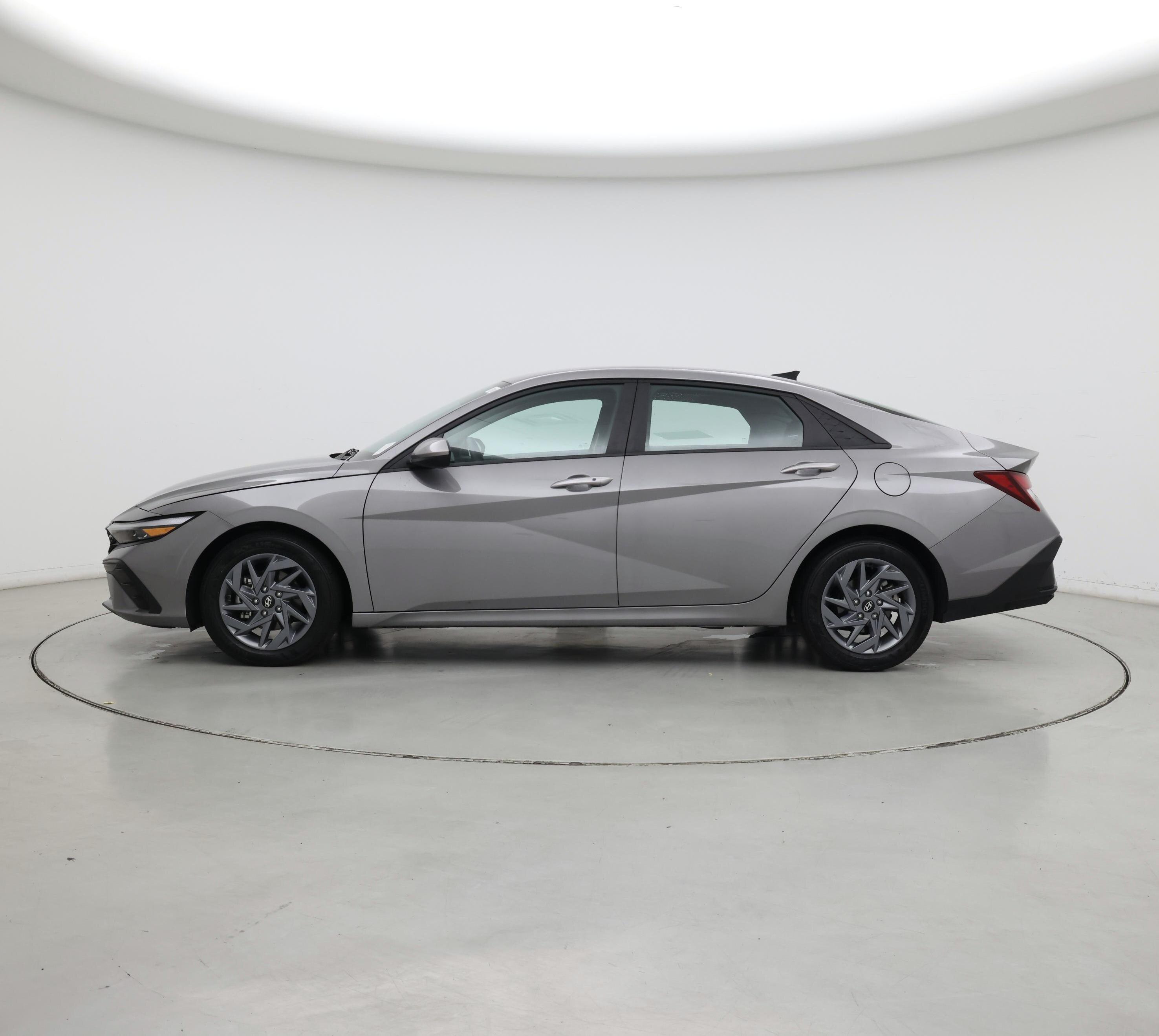 Thumbnail: 2024 Hyundai Elantra - 3