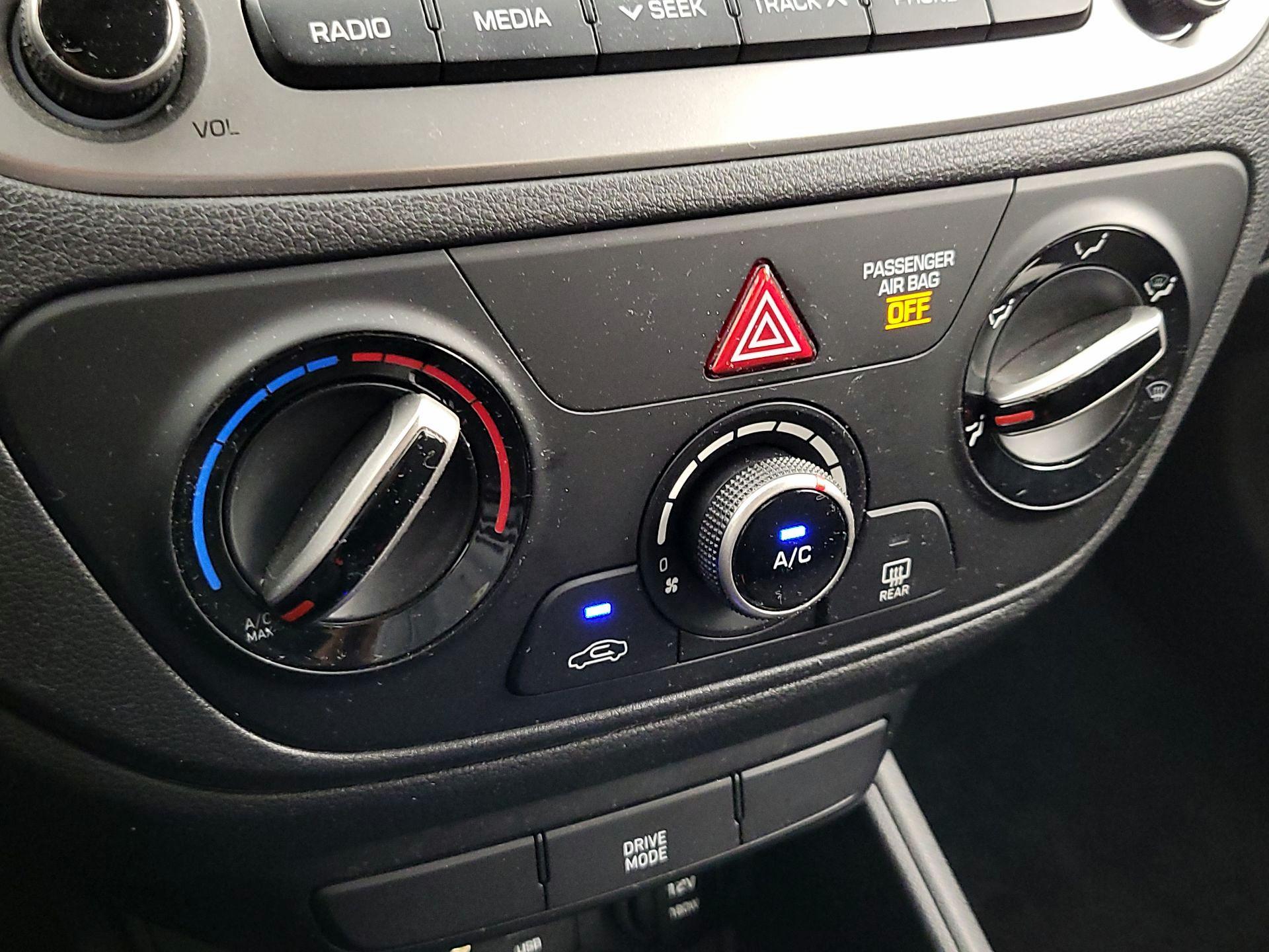 Thumbnail: 2018 Hyundai Accent - 16