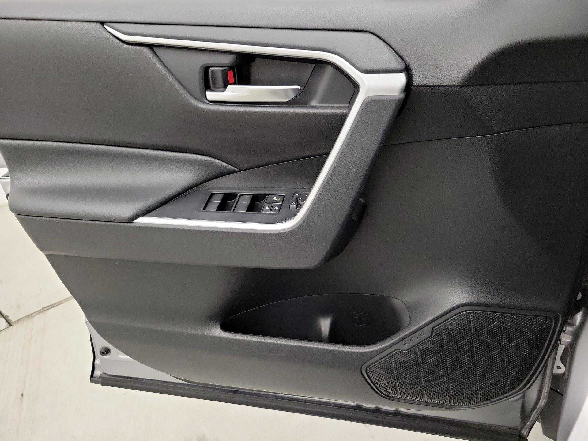 Thumbnail: 2021 Toyota RAV4 - 12