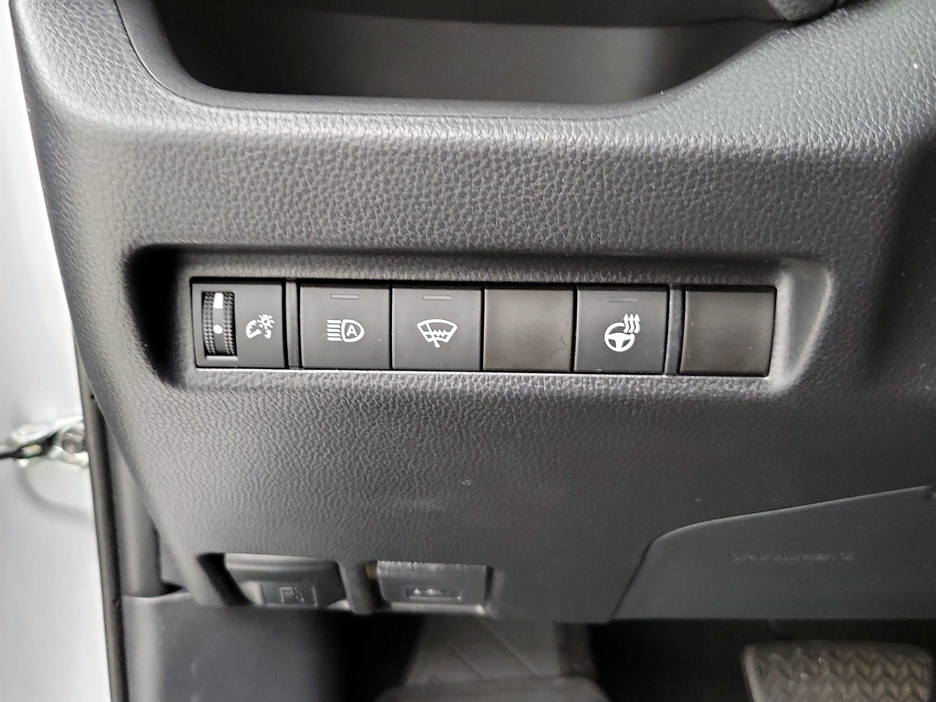 Thumbnail: 2021 Toyota RAV4 - 13