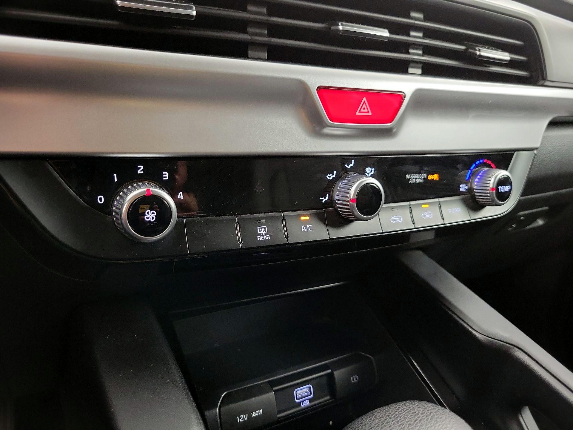 Thumbnail: 2020 Kia Telluride - 16