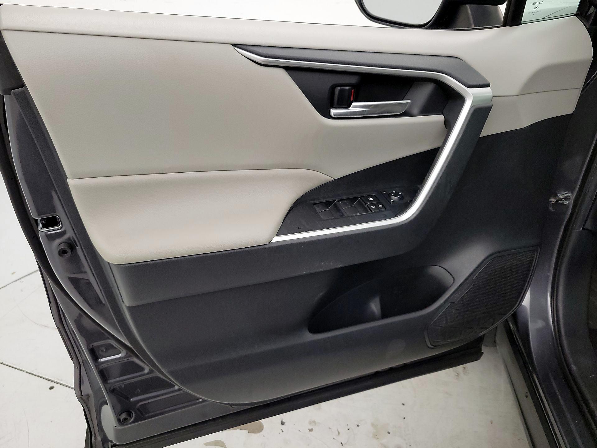 Thumbnail: 2019 Toyota RAV4 - 12