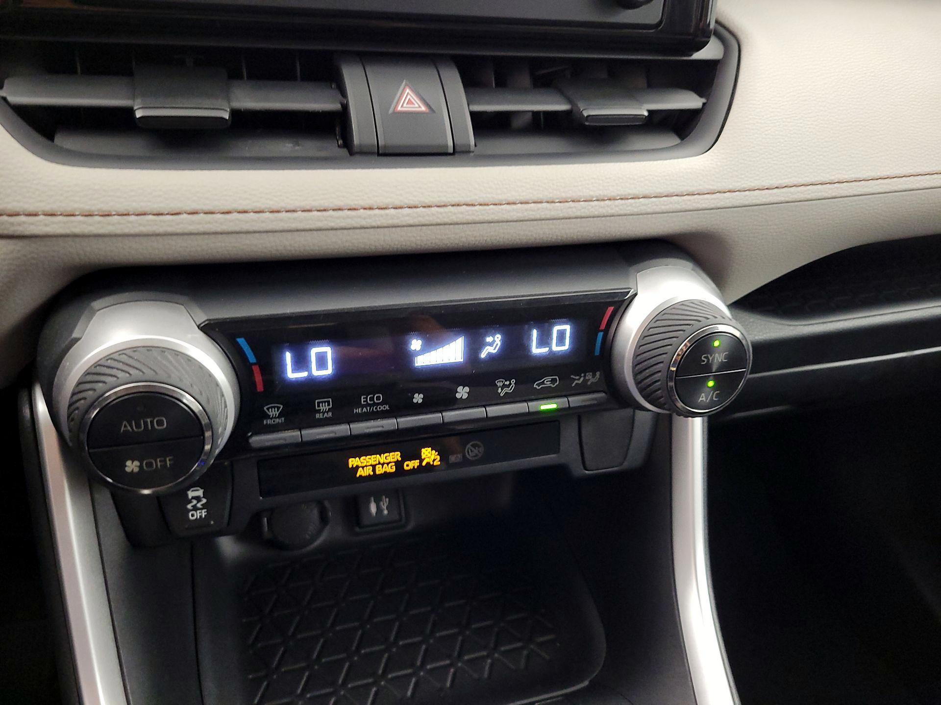 Thumbnail: 2019 Toyota RAV4 - 16